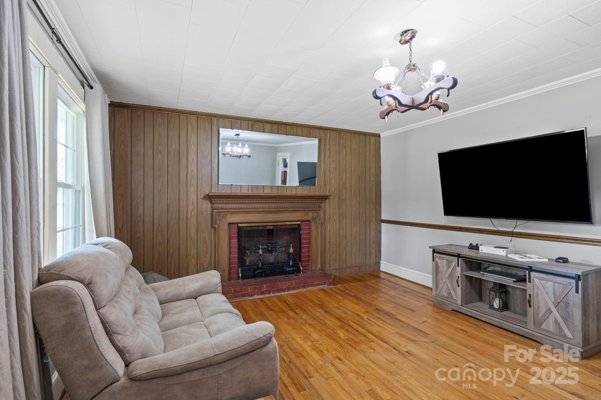 187 Oakridge Drive — Forest City