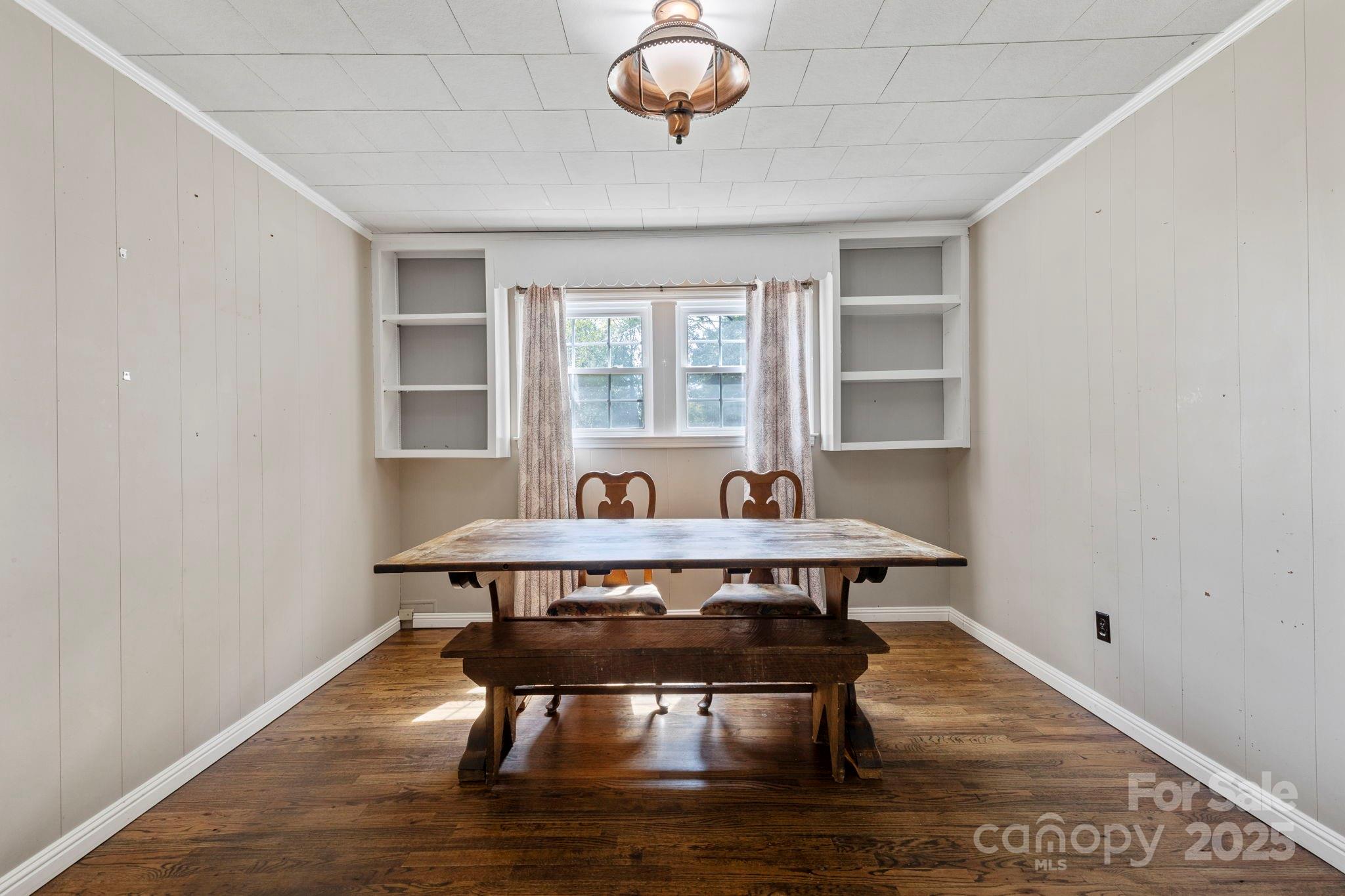 187 Oakridge Drive — Forest City