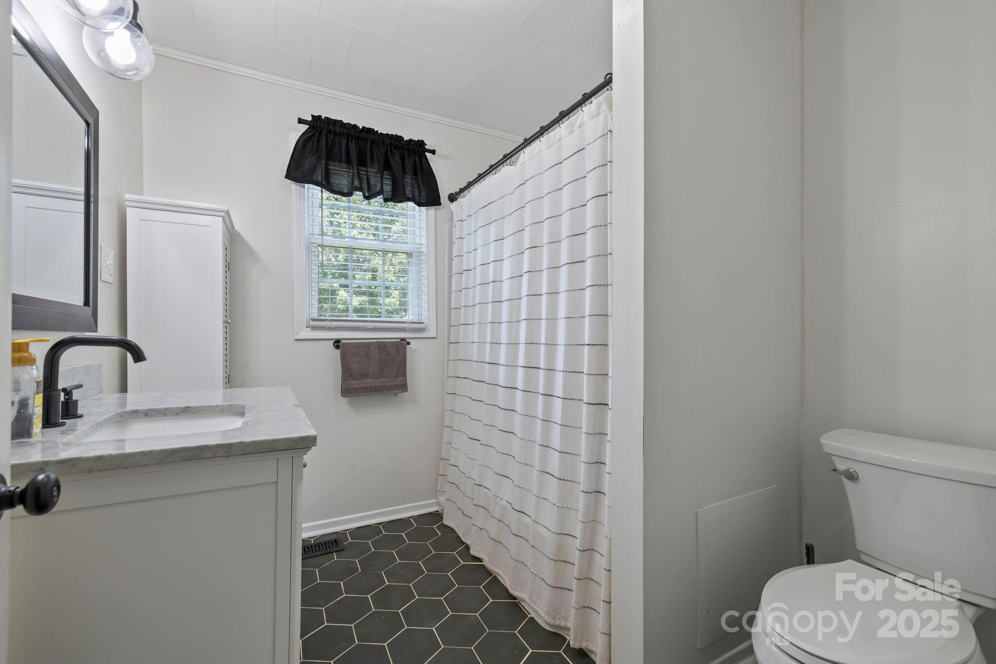 187 Oakridge Drive — Forest City