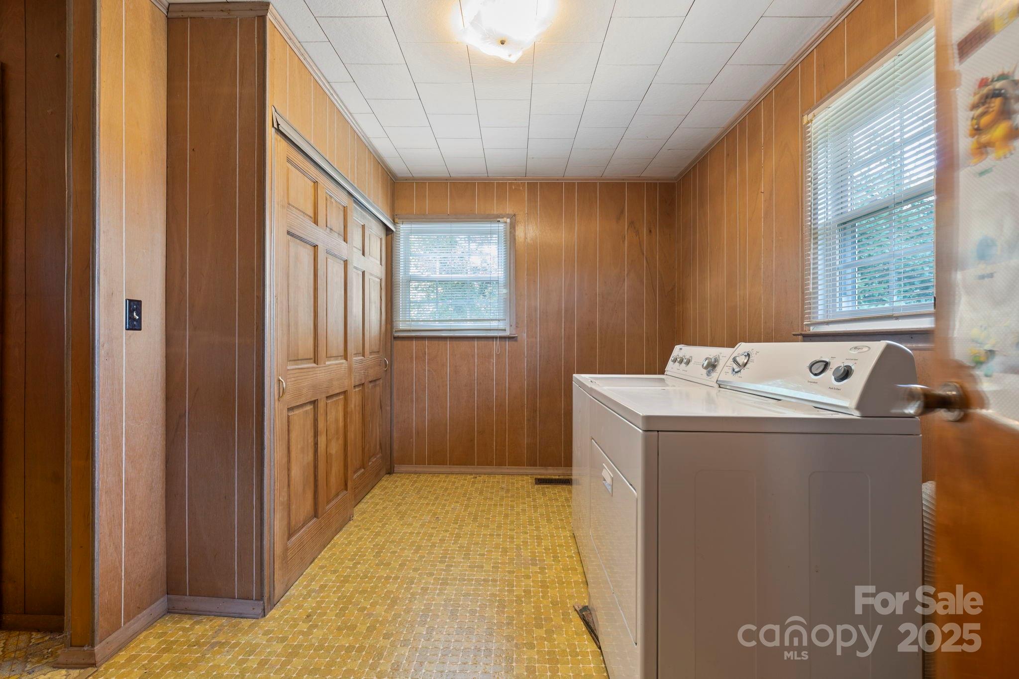 187 Oakridge Drive — Forest City