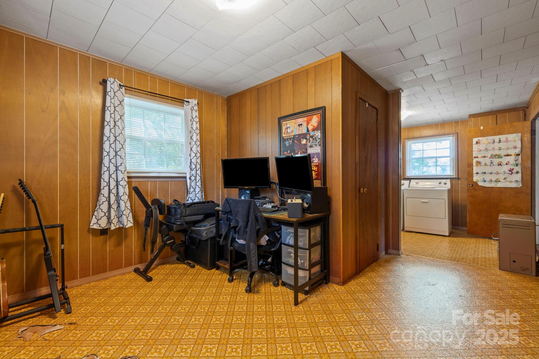 187 Oakridge Drive — Forest City
