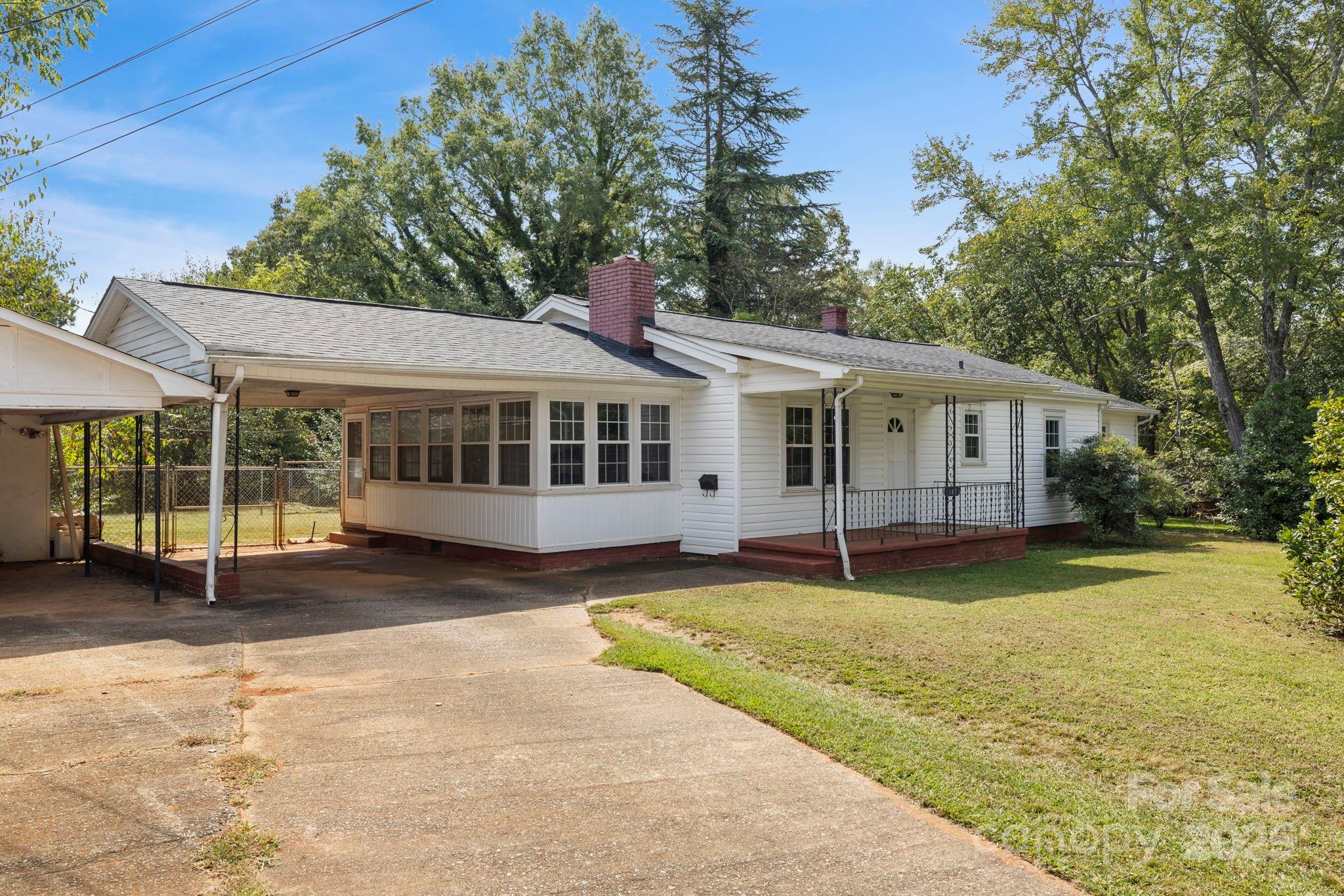 187 Oakridge Drive — Forest City