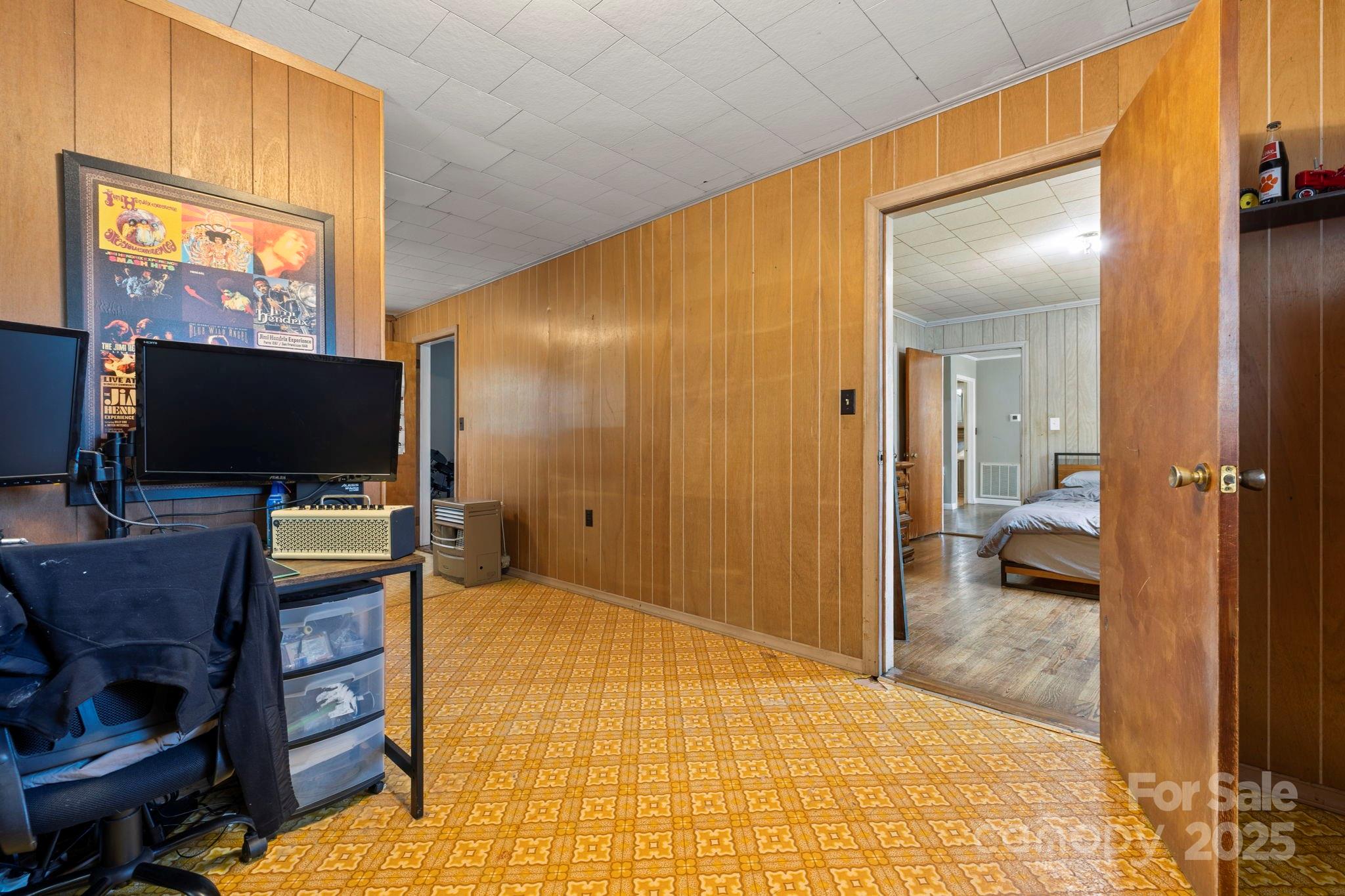 187 Oakridge Drive — Forest City