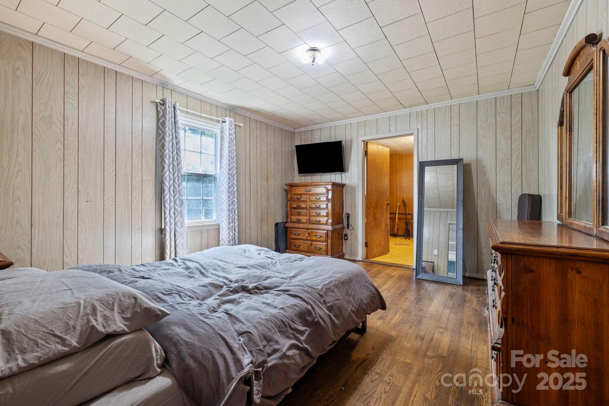 187 Oakridge Drive — Forest City