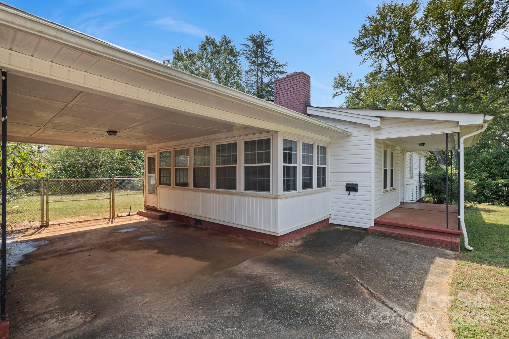 187 Oakridge Drive — Forest City