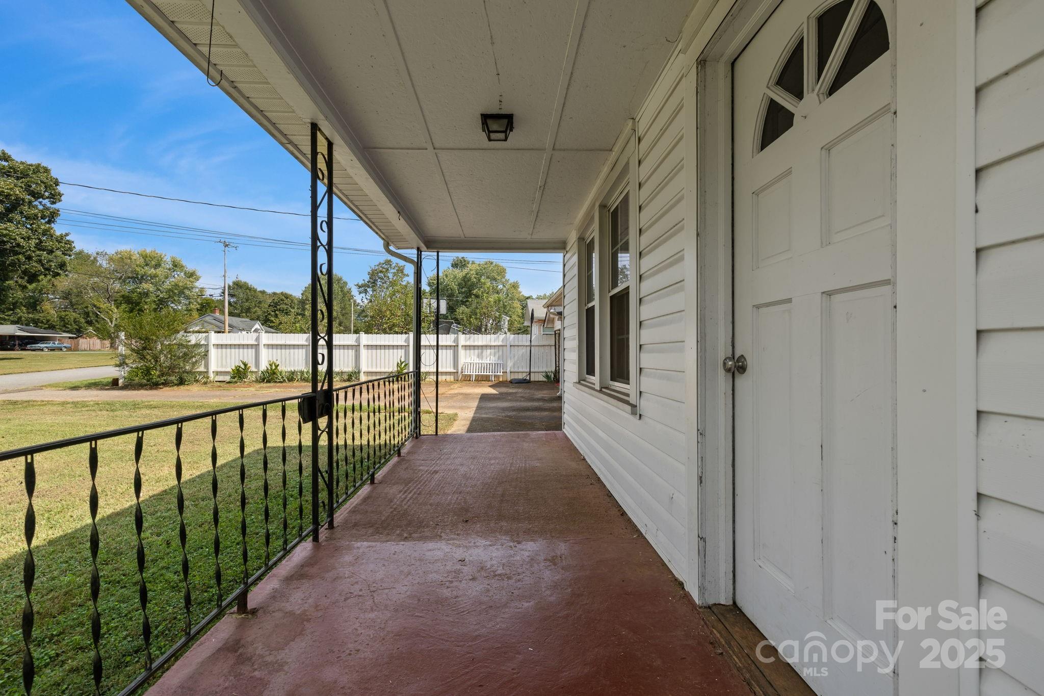 187 Oakridge Drive — Forest City