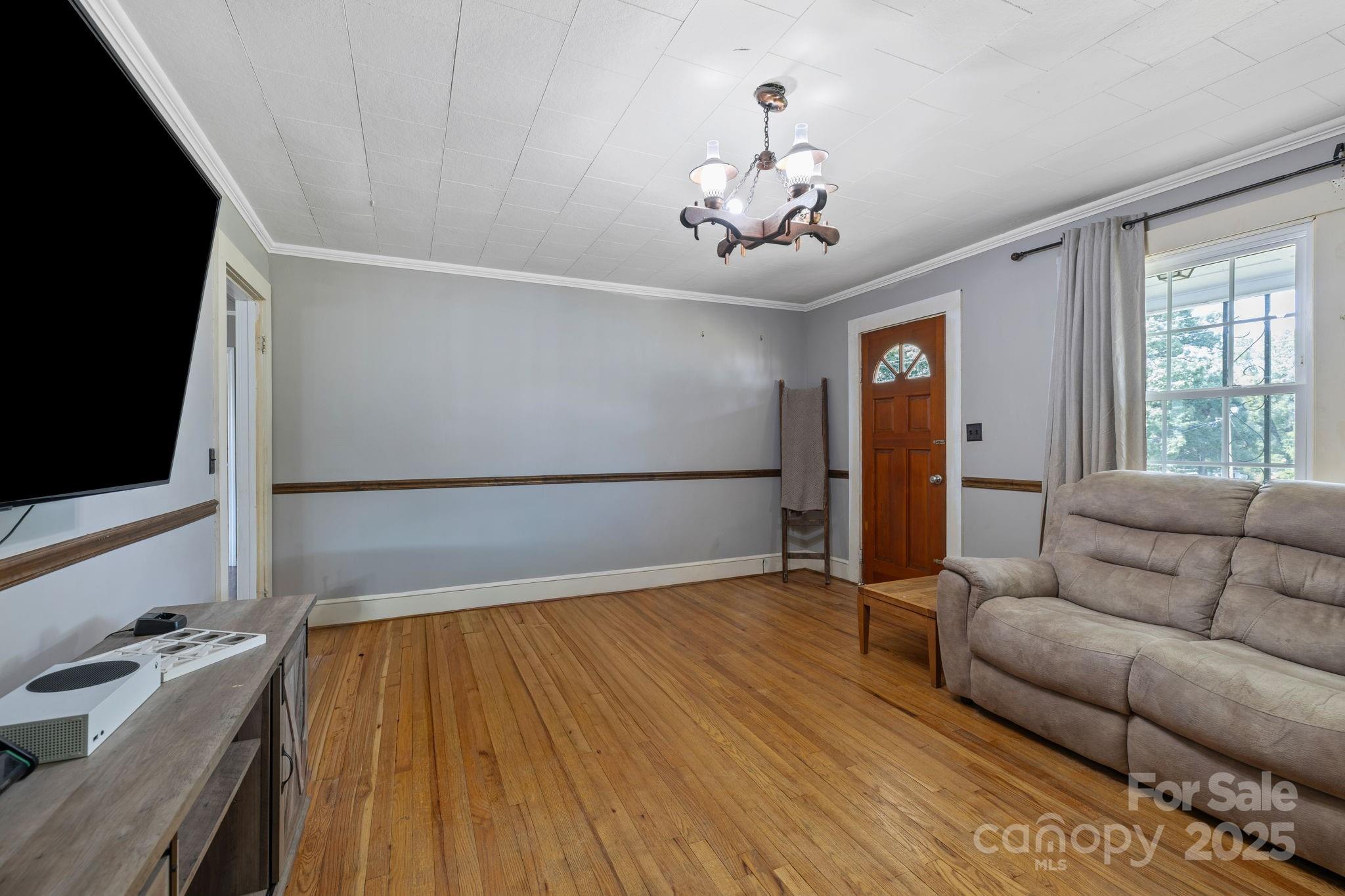 187 Oakridge Drive — Forest City