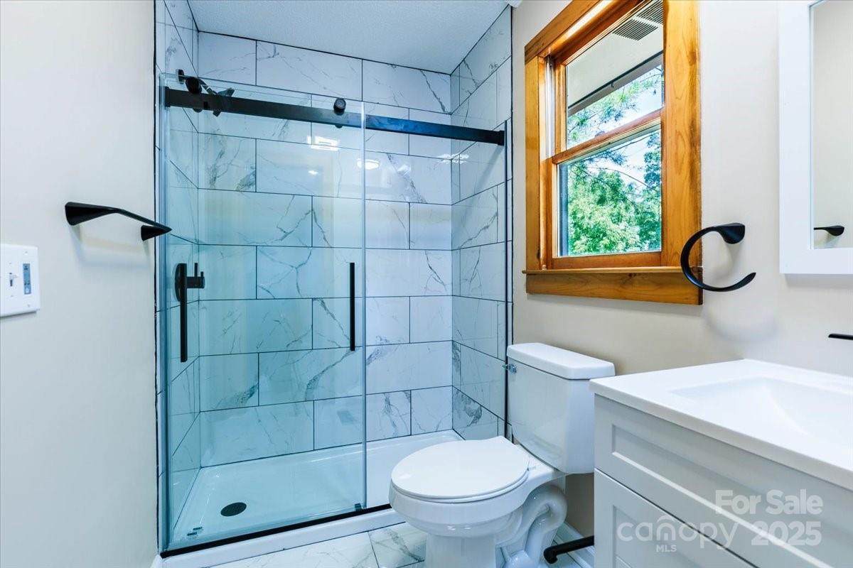 200 Lakeview Road — Albemarle