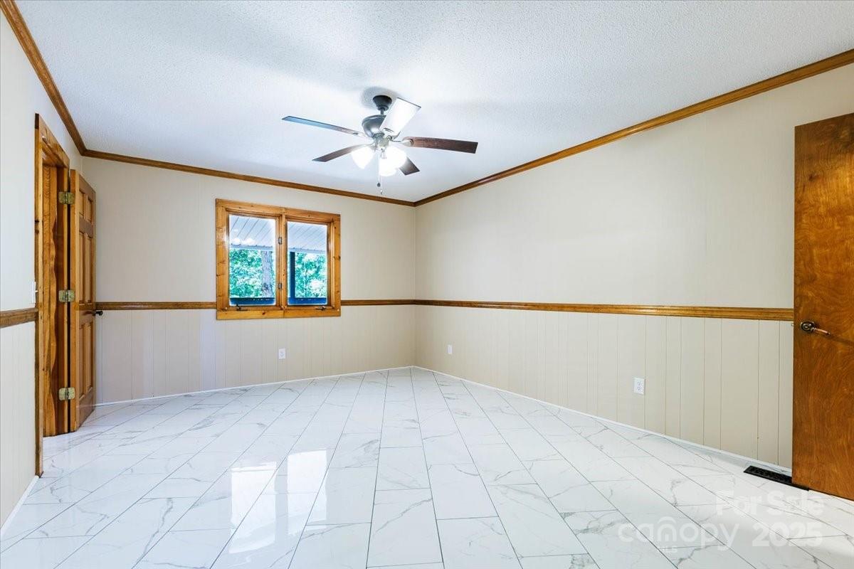 200 Lakeview Road — Albemarle