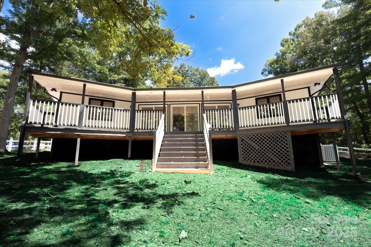 200 Lakeview Road — Albemarle