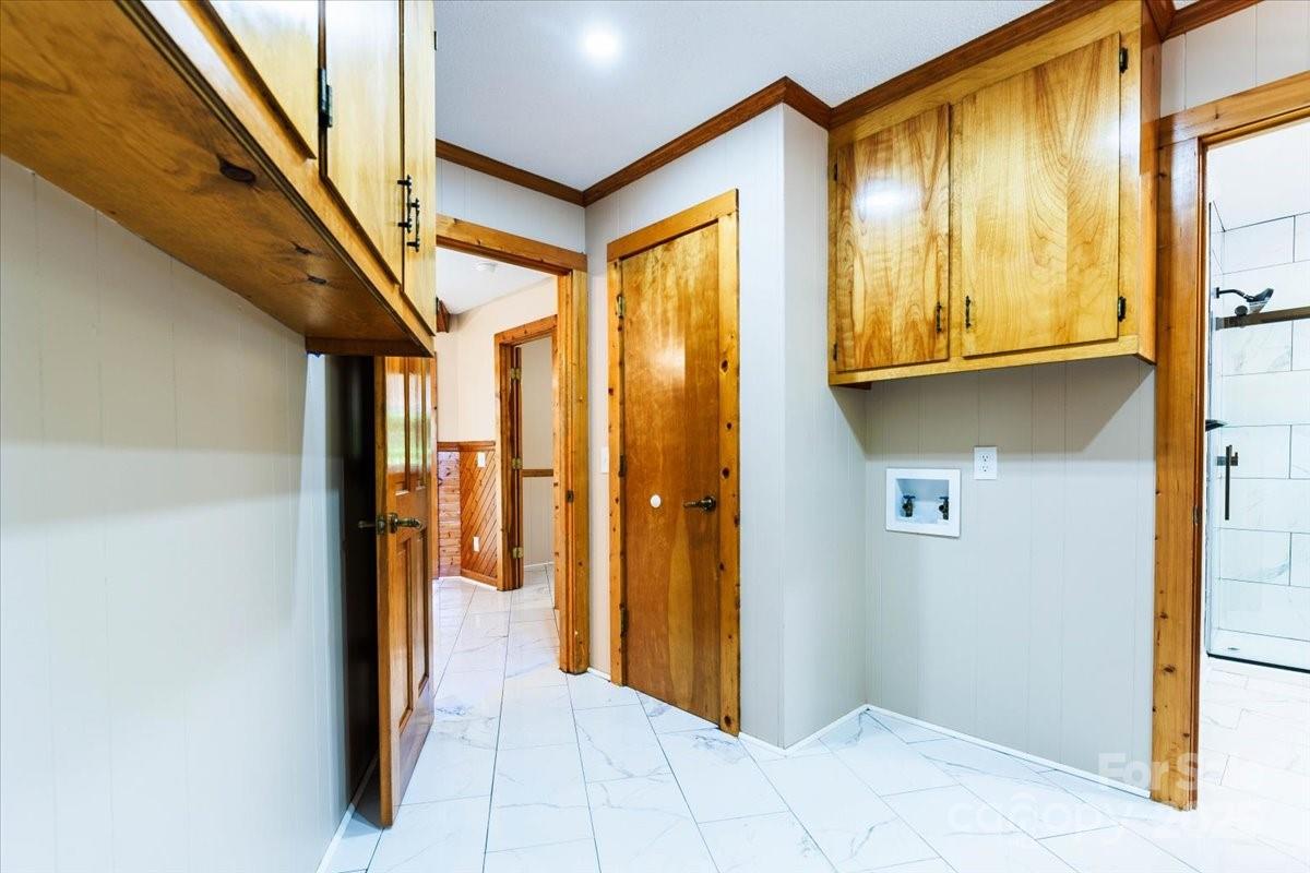 200 Lakeview Road — Albemarle