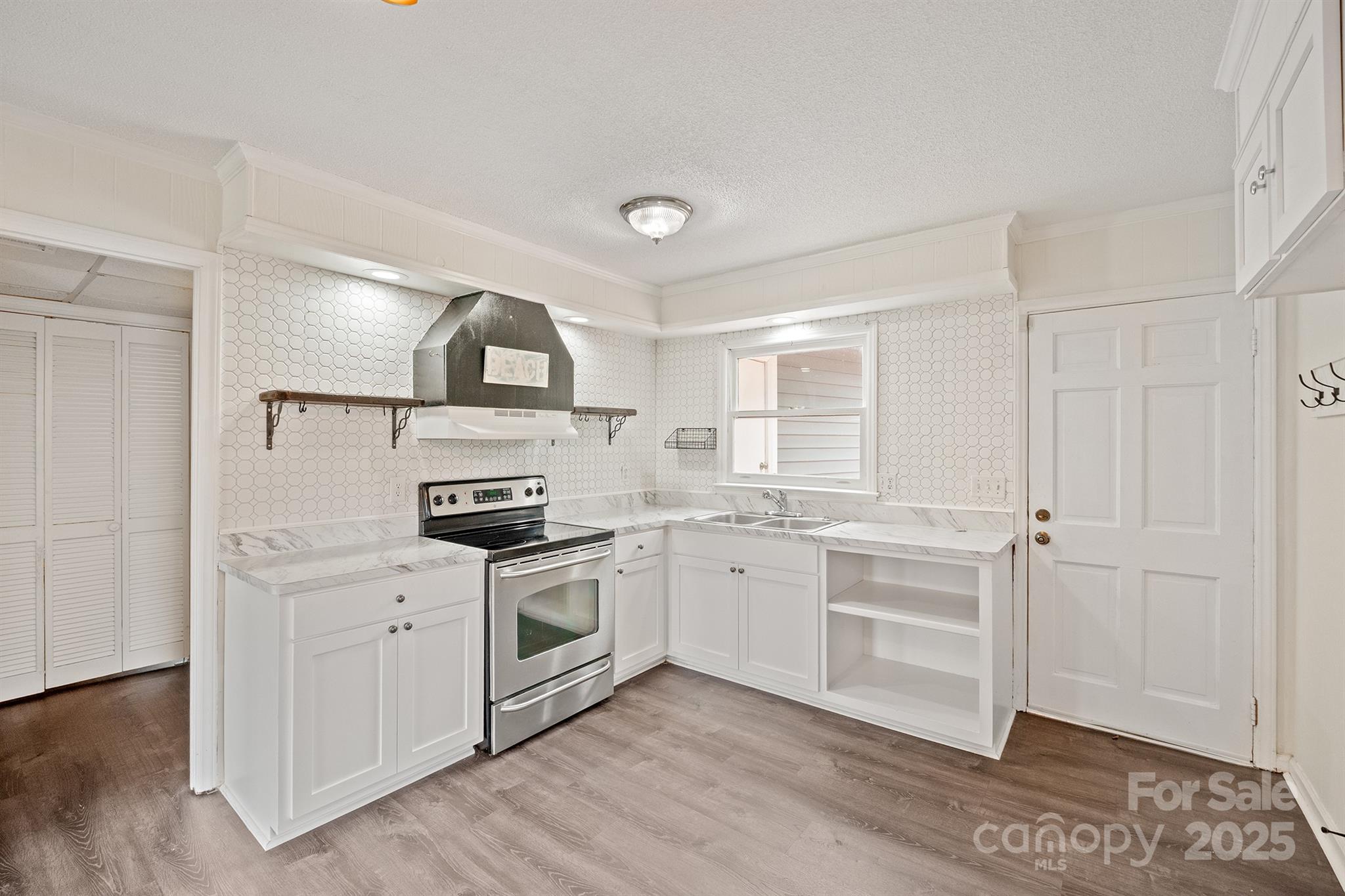 801 N Grove Street — Lincolnton