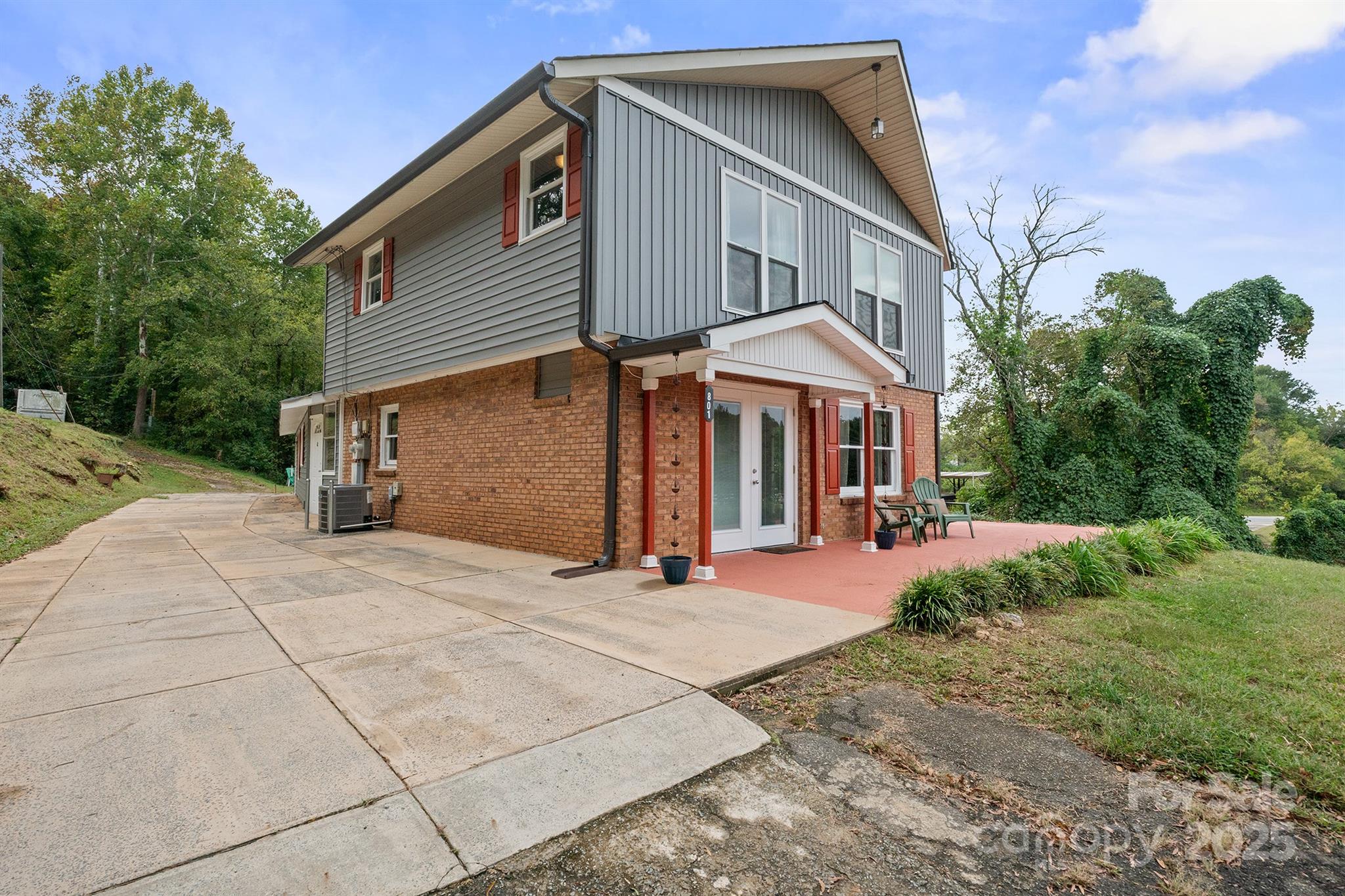 801 N Grove Street — Lincolnton
