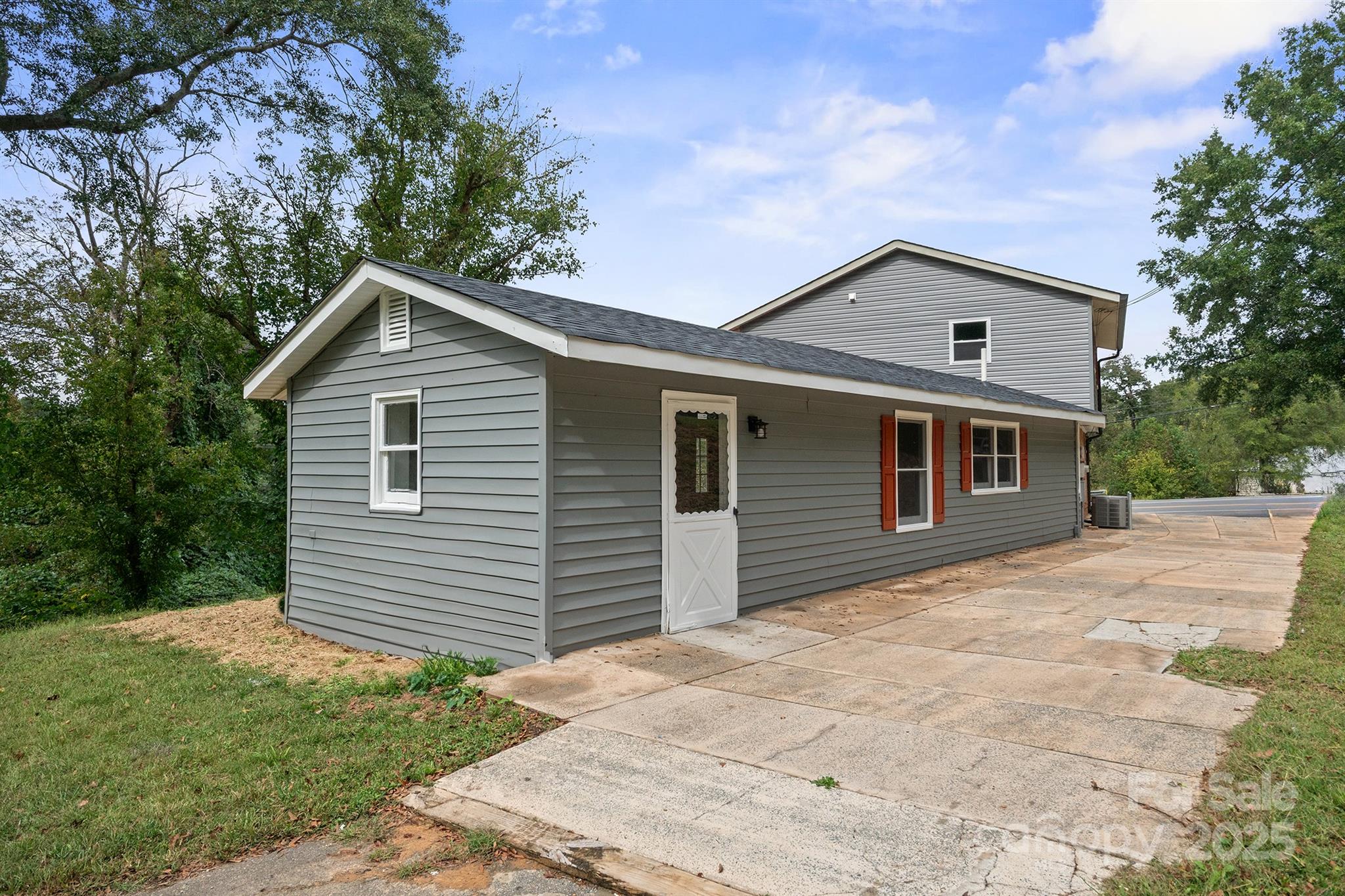 801 N Grove Street — Lincolnton