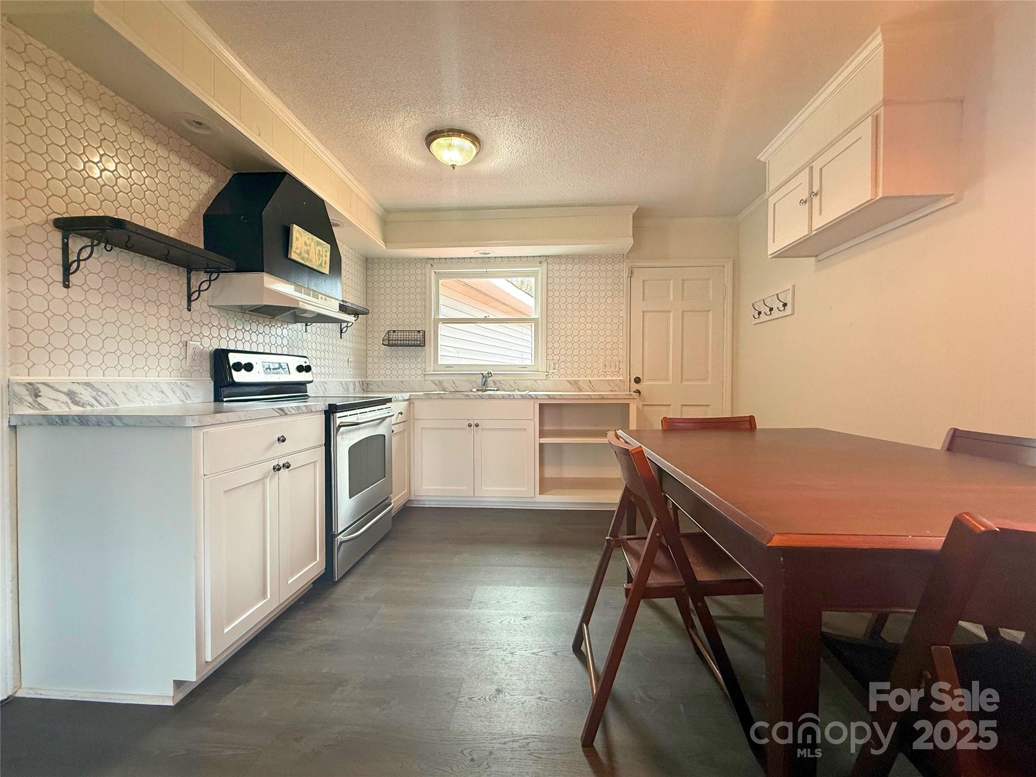 801 N Grove Street — Lincolnton