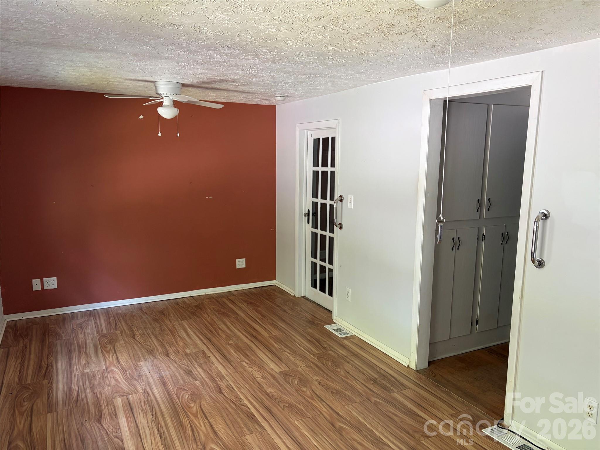 524 Clear Creek Road — Burnsville