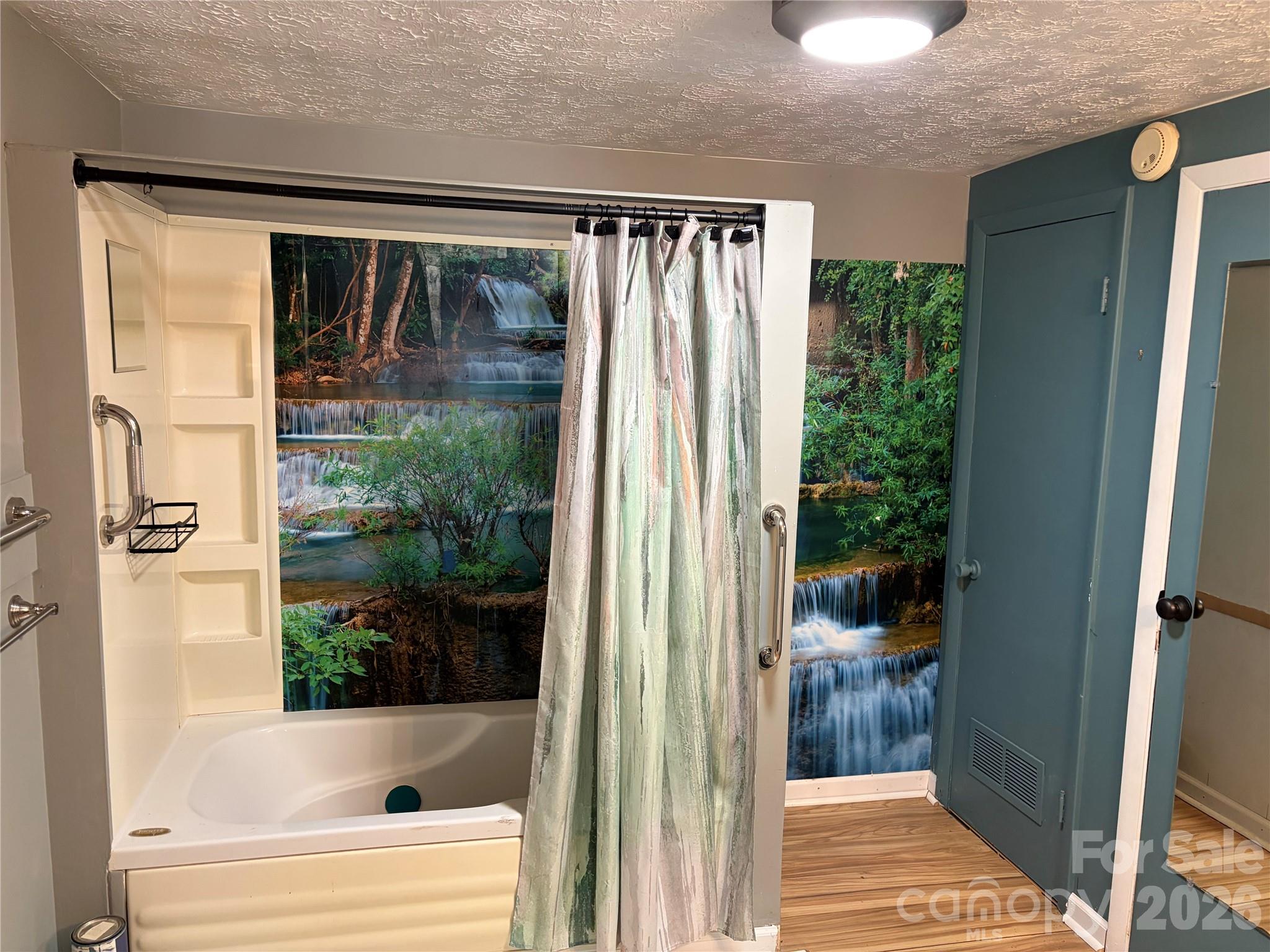 524 Clear Creek Road — Burnsville