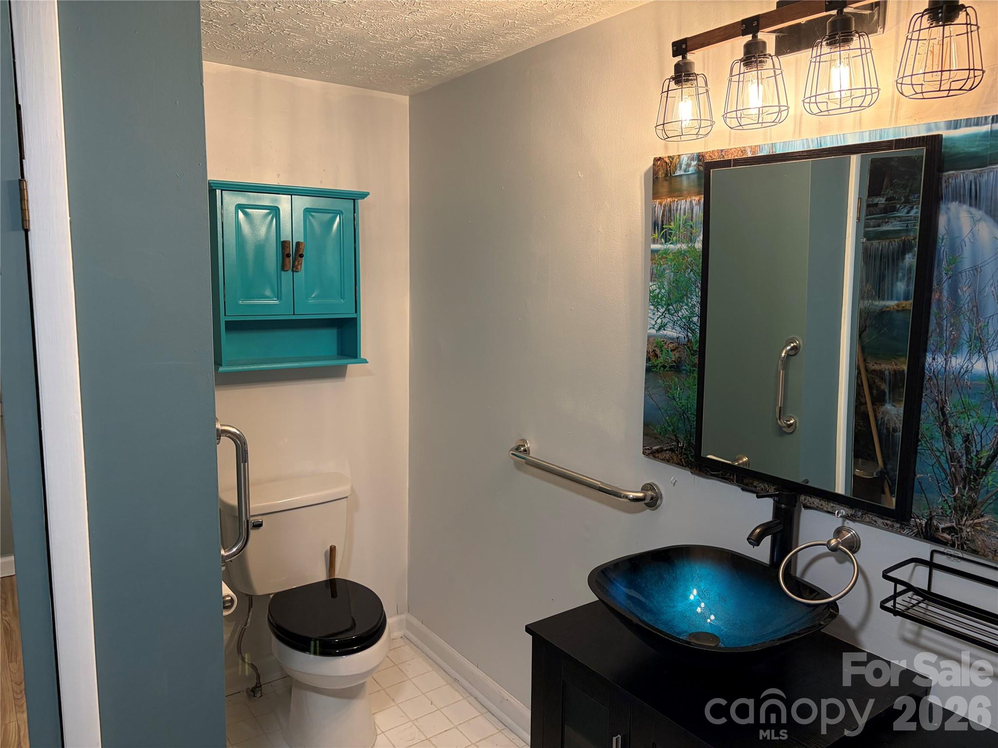 524 Clear Creek Road — Burnsville
