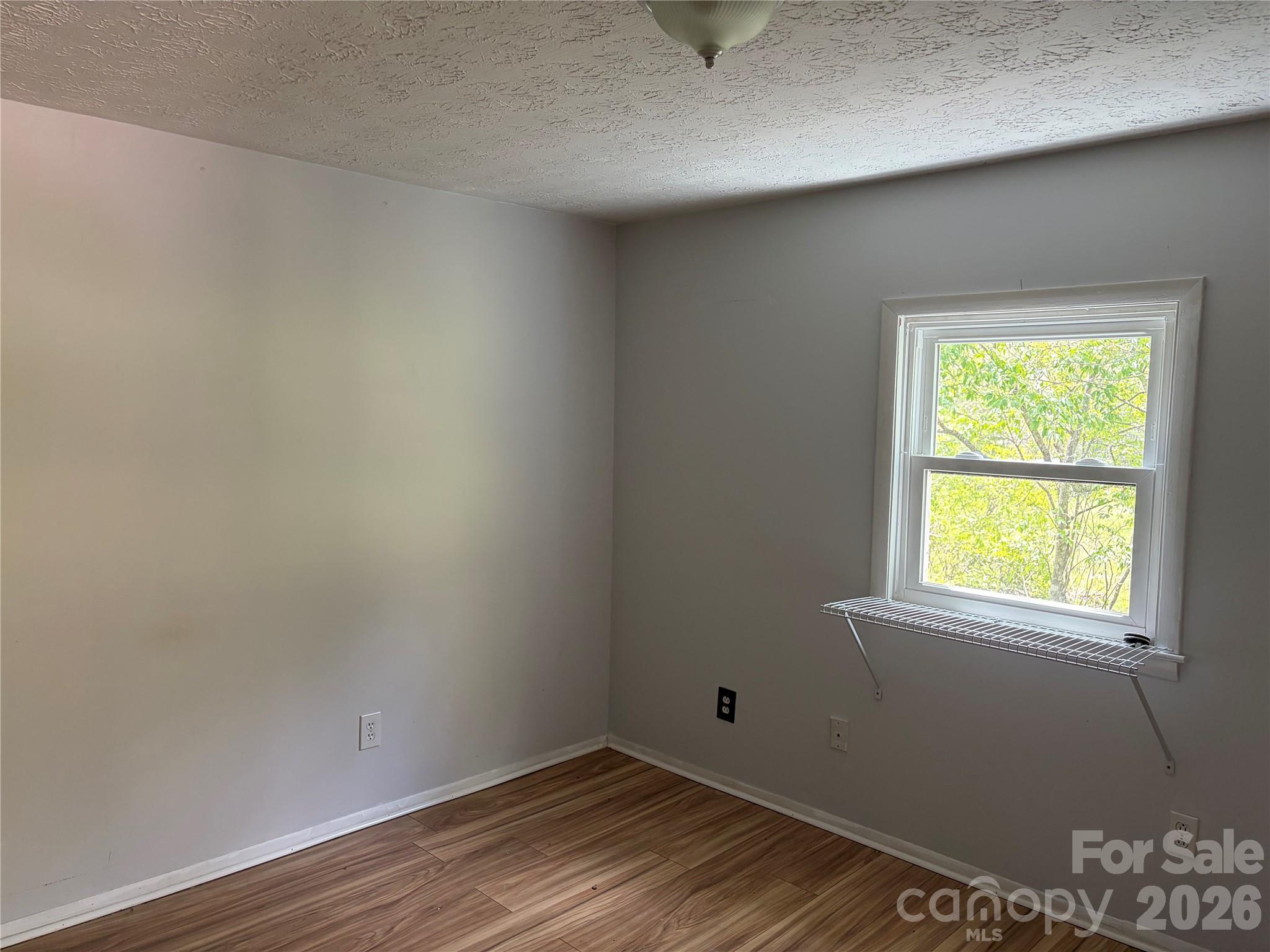 524 Clear Creek Road — Burnsville