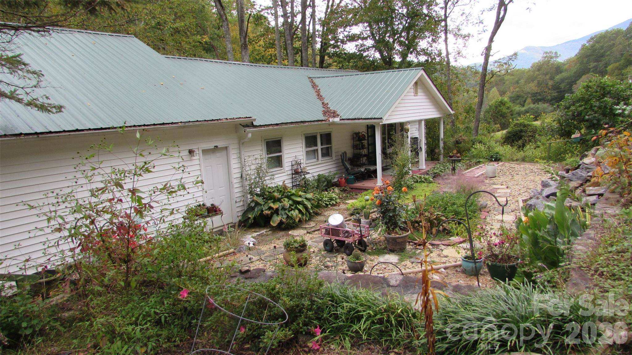 524 Clear Creek Road — Burnsville