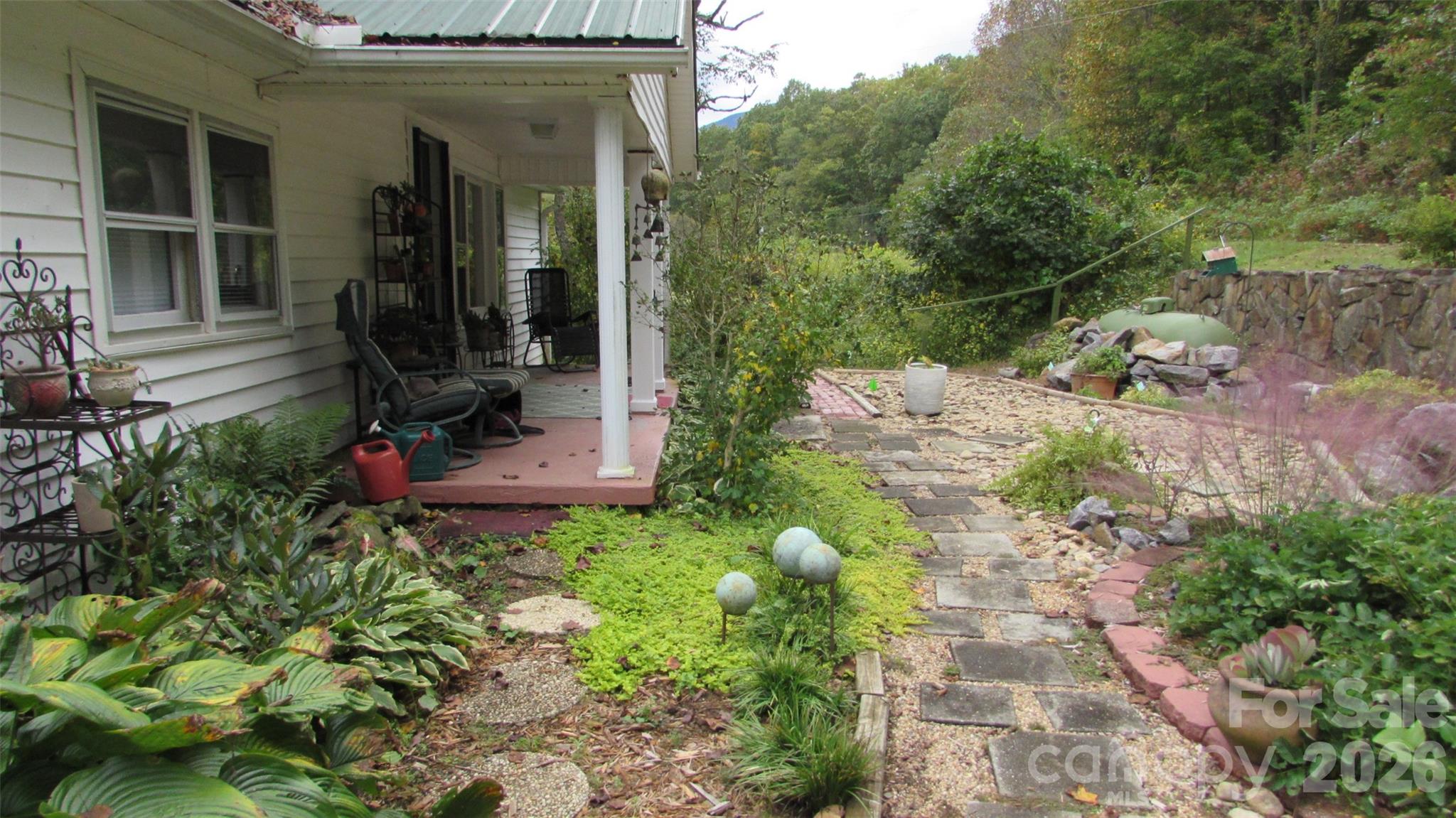 524 Clear Creek Road — Burnsville