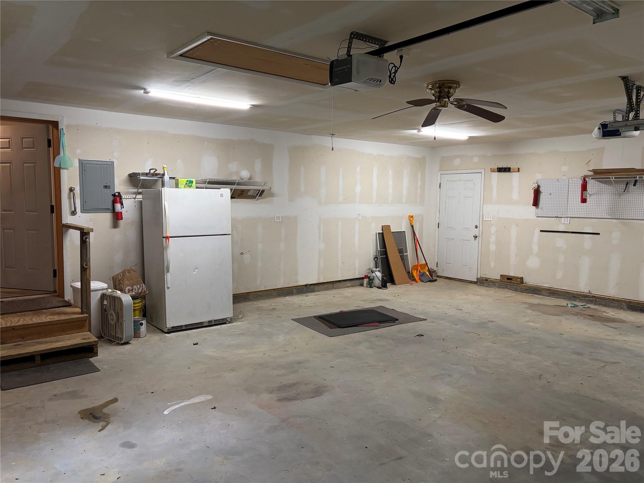 524 Clear Creek Road — Burnsville