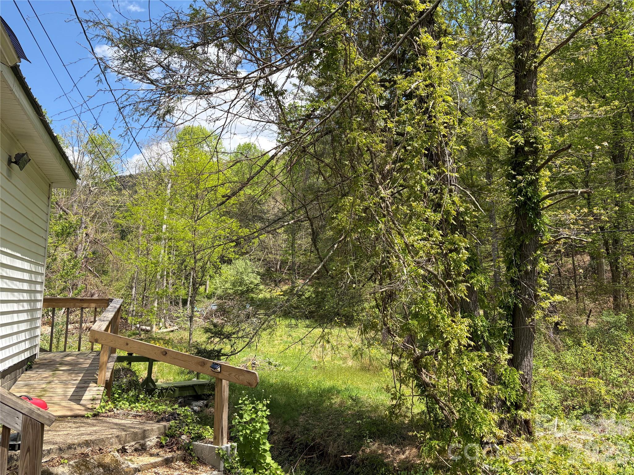 524 Clear Creek Road — Burnsville