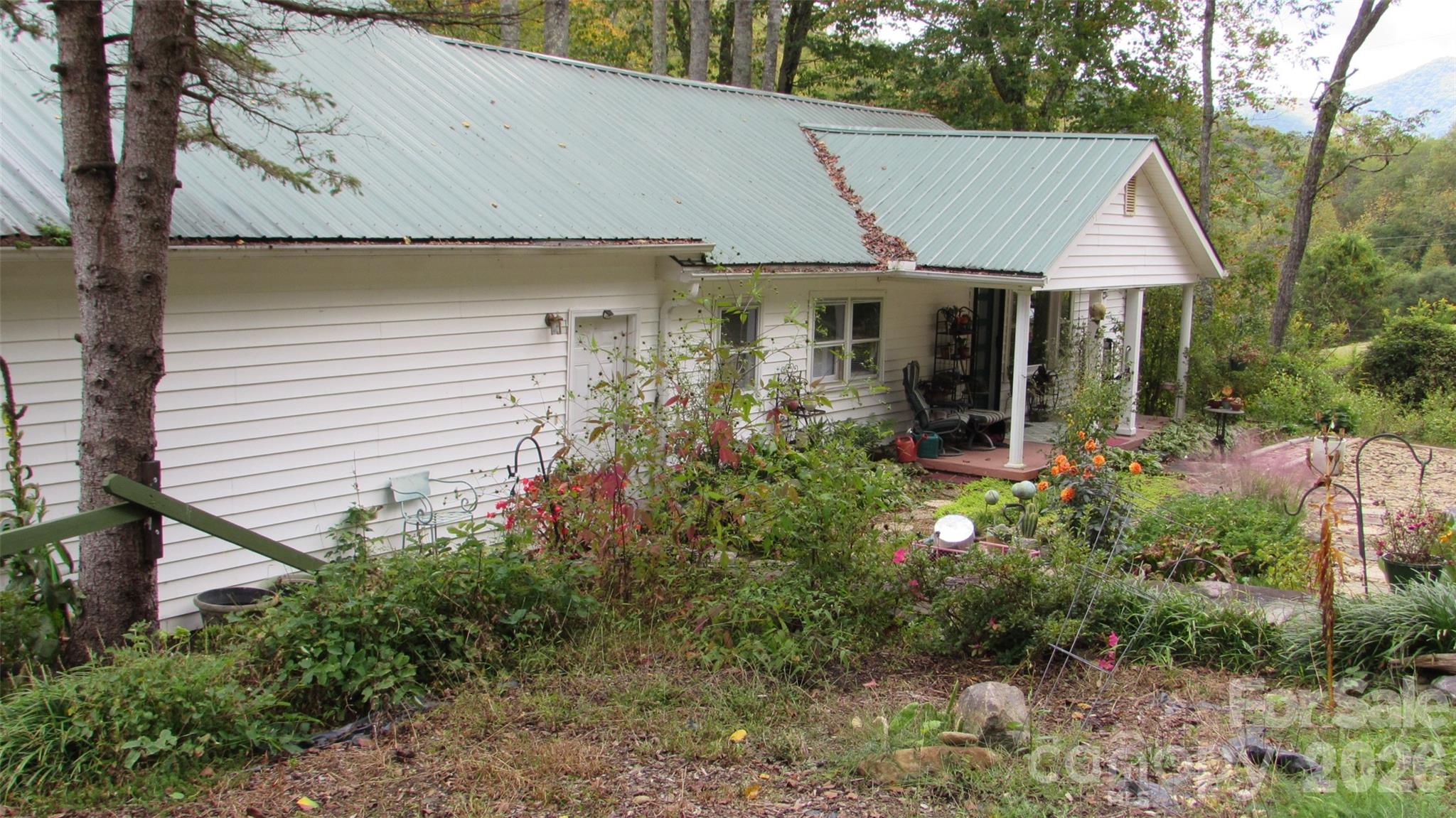 524 Clear Creek Road — Burnsville