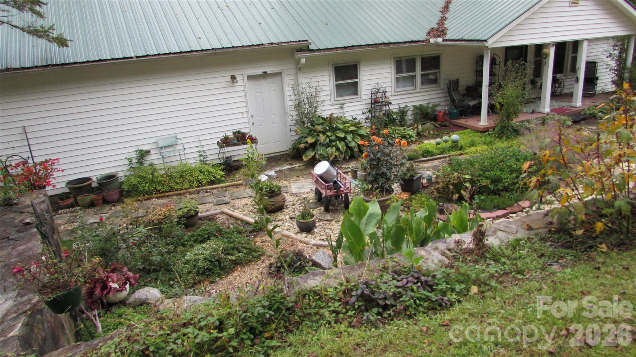 524 Clear Creek Road — Burnsville