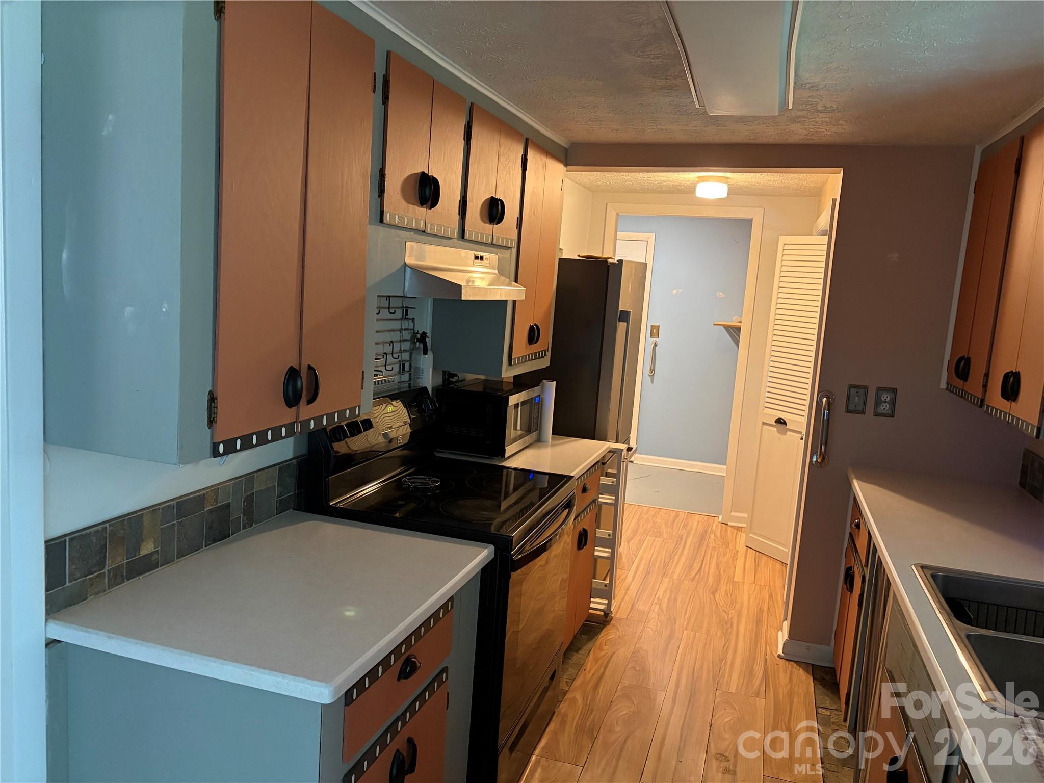 524 Clear Creek Road — Burnsville