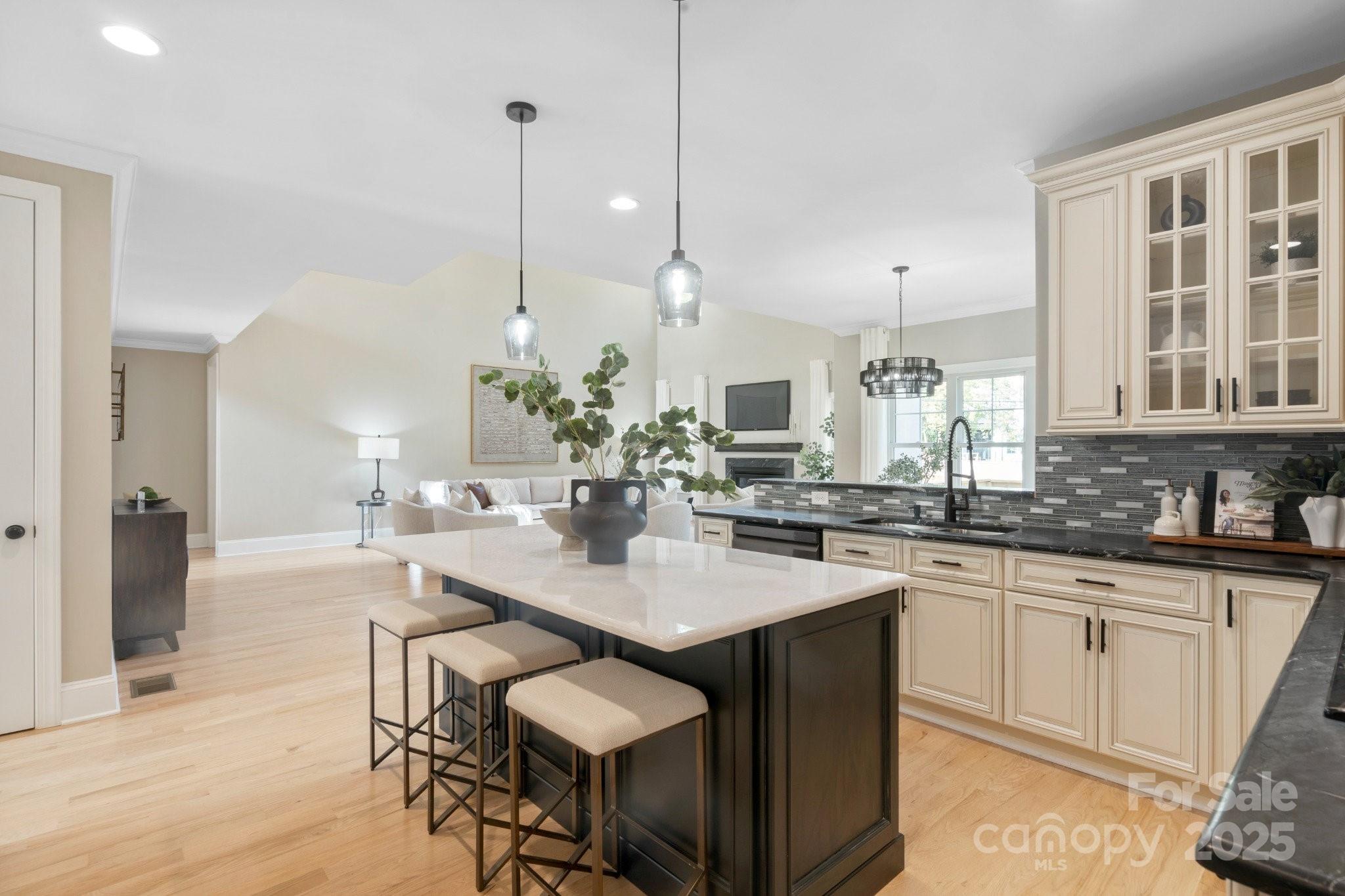 4023 Randolph Road — Charlotte