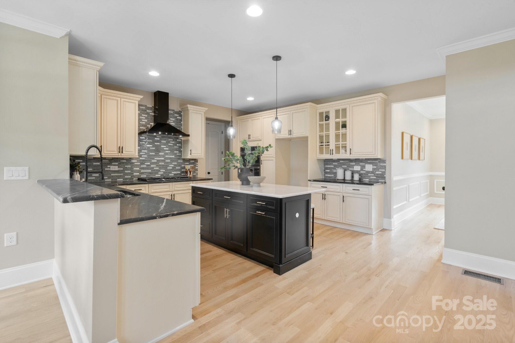 4023 Randolph Road — Charlotte