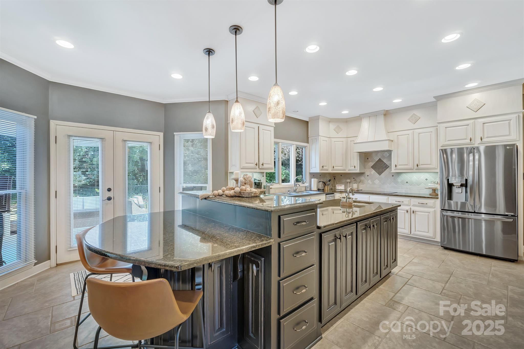 555 19th Avenue Lane NW — Hickory