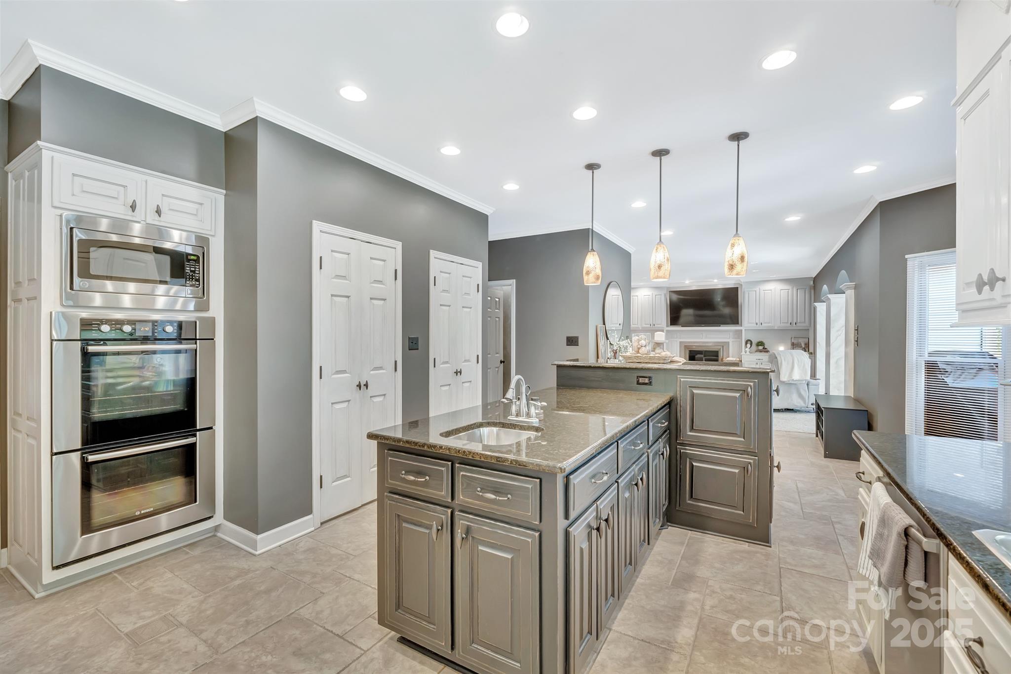 555 19th Avenue Lane NW — Hickory