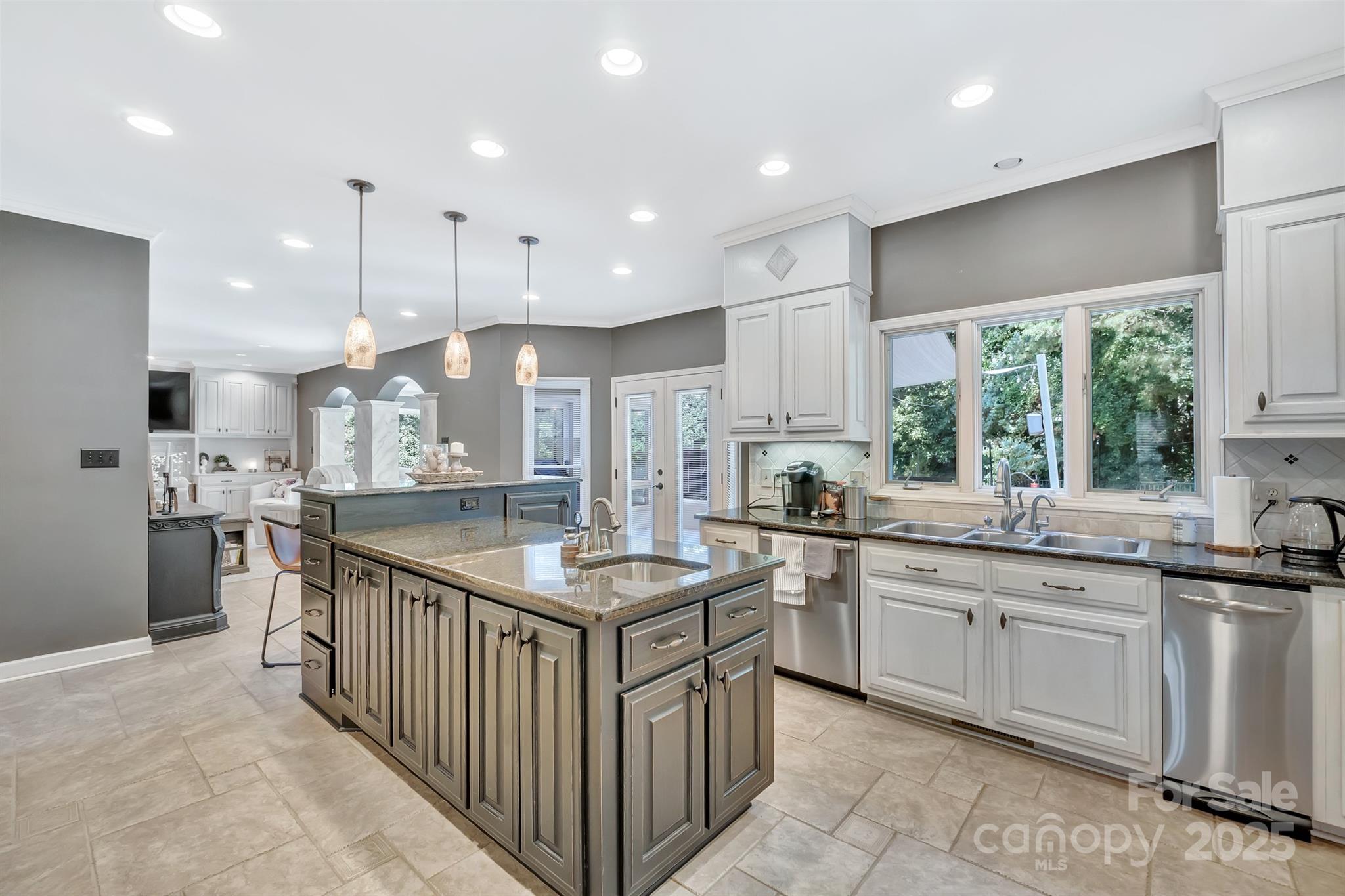 555 19th Avenue Lane NW — Hickory