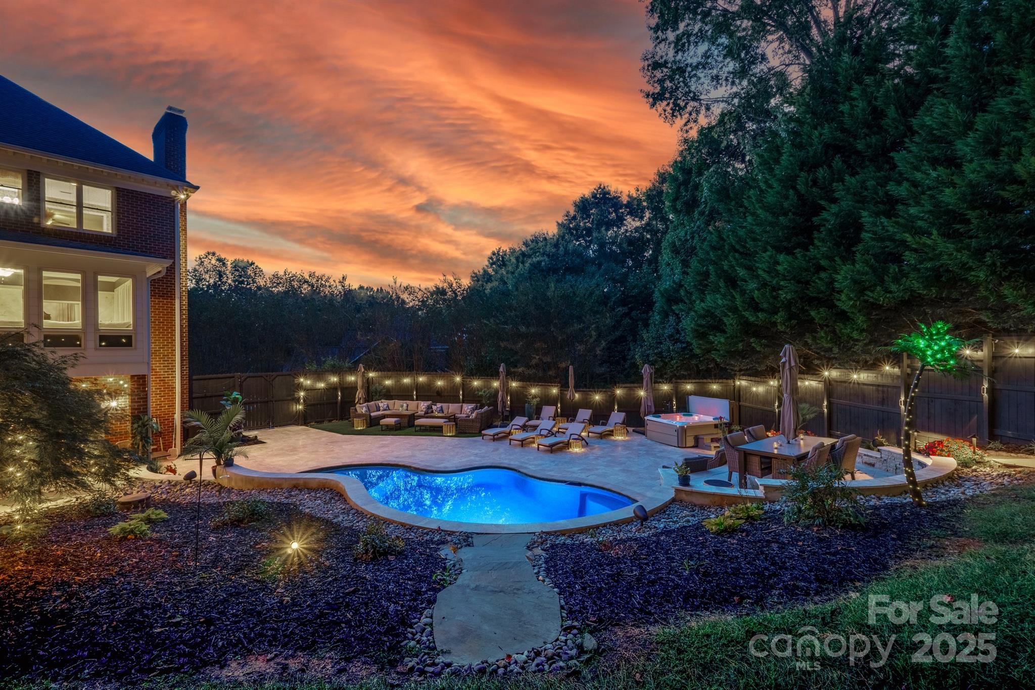 555 19th Avenue Lane NW — Hickory