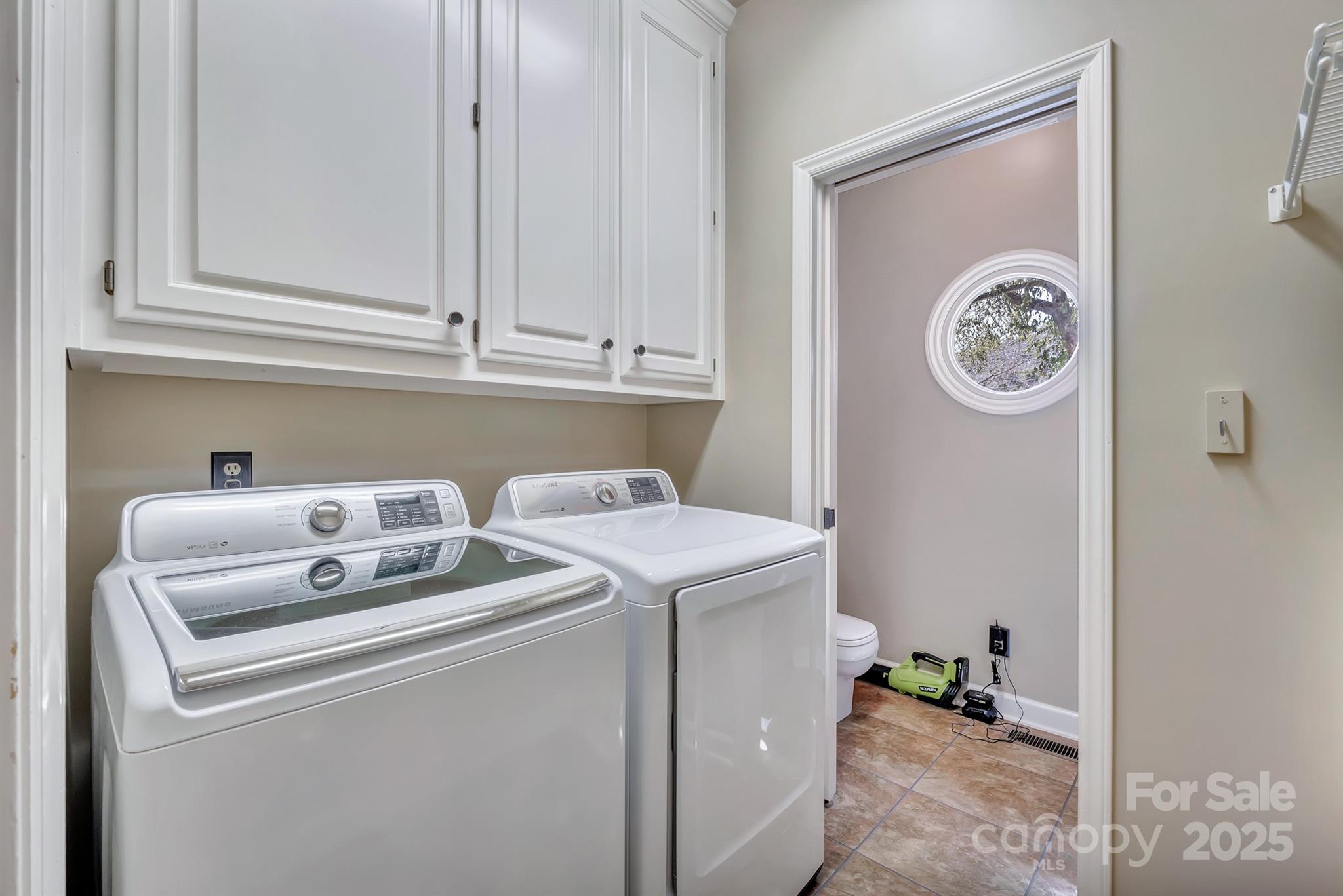 555 19th Avenue Lane NW — Hickory