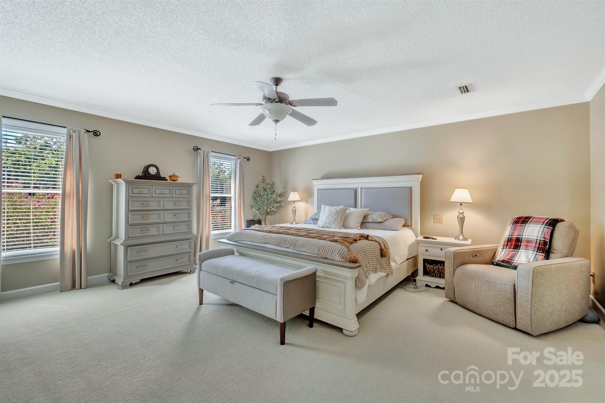 555 19th Avenue Lane NW — Hickory