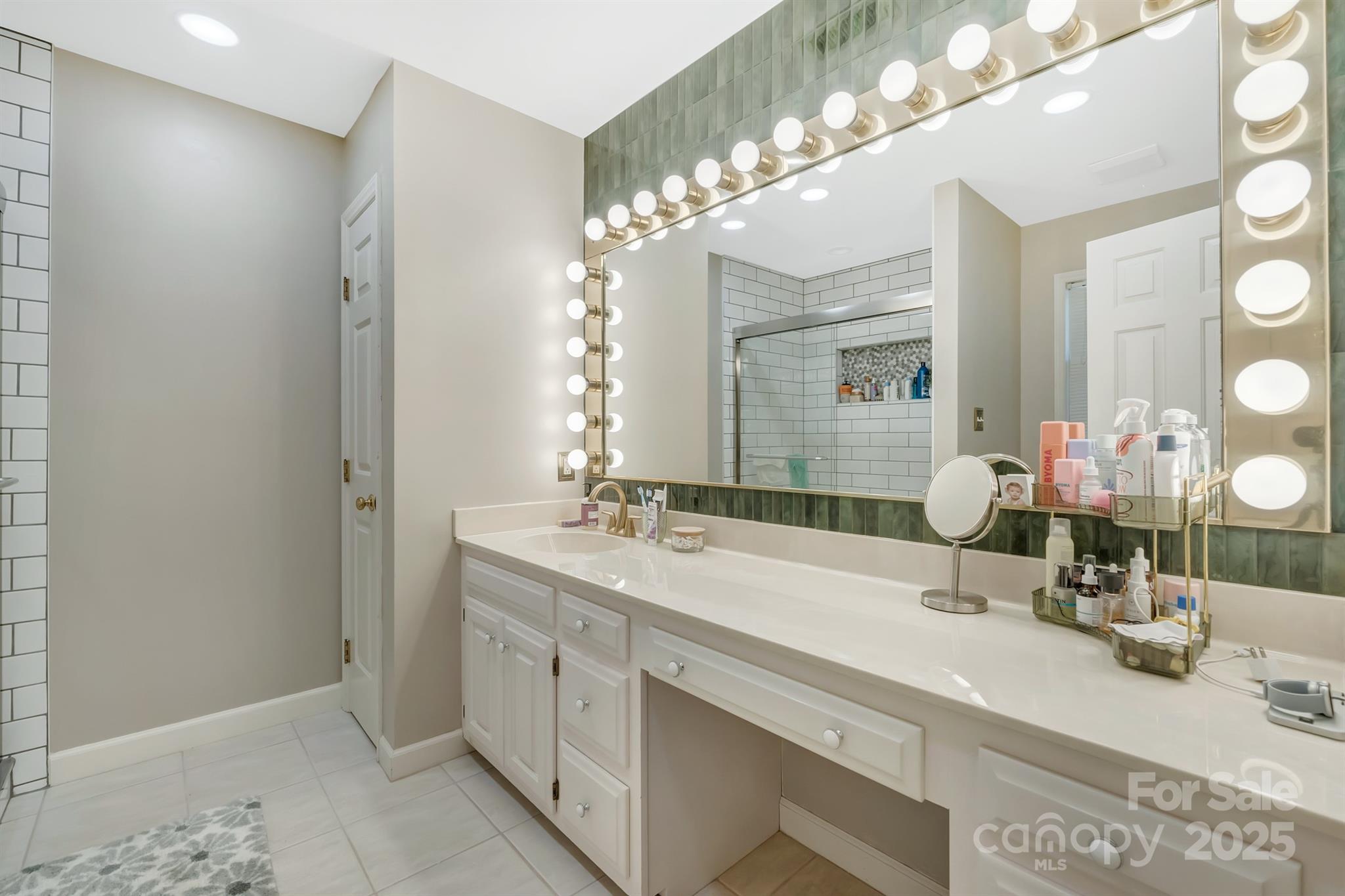 555 19th Avenue Lane NW — Hickory