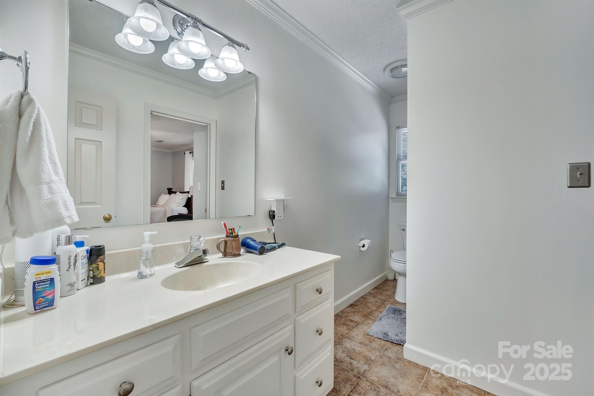 555 19th Avenue Lane NW — Hickory