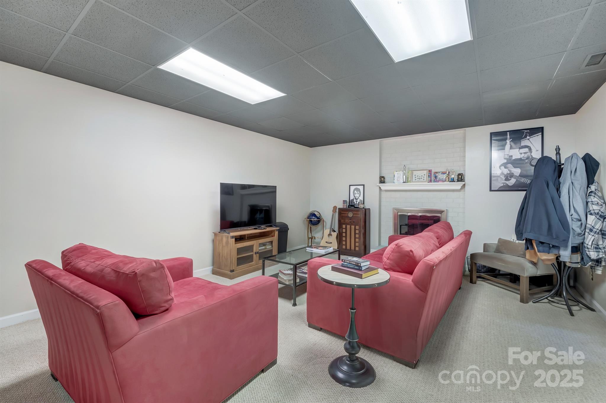 555 19th Avenue Lane NW — Hickory
