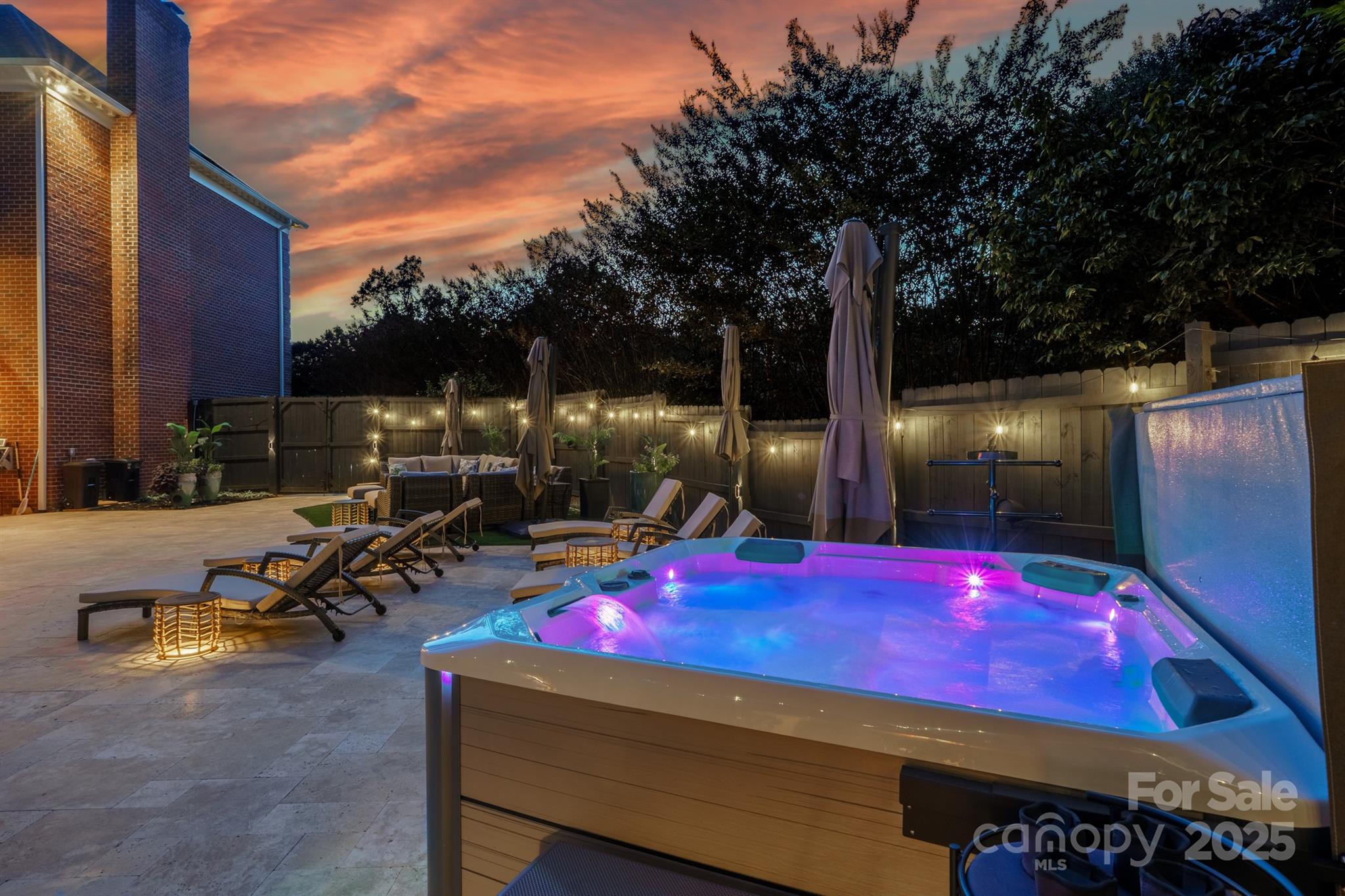 555 19th Avenue Lane NW — Hickory