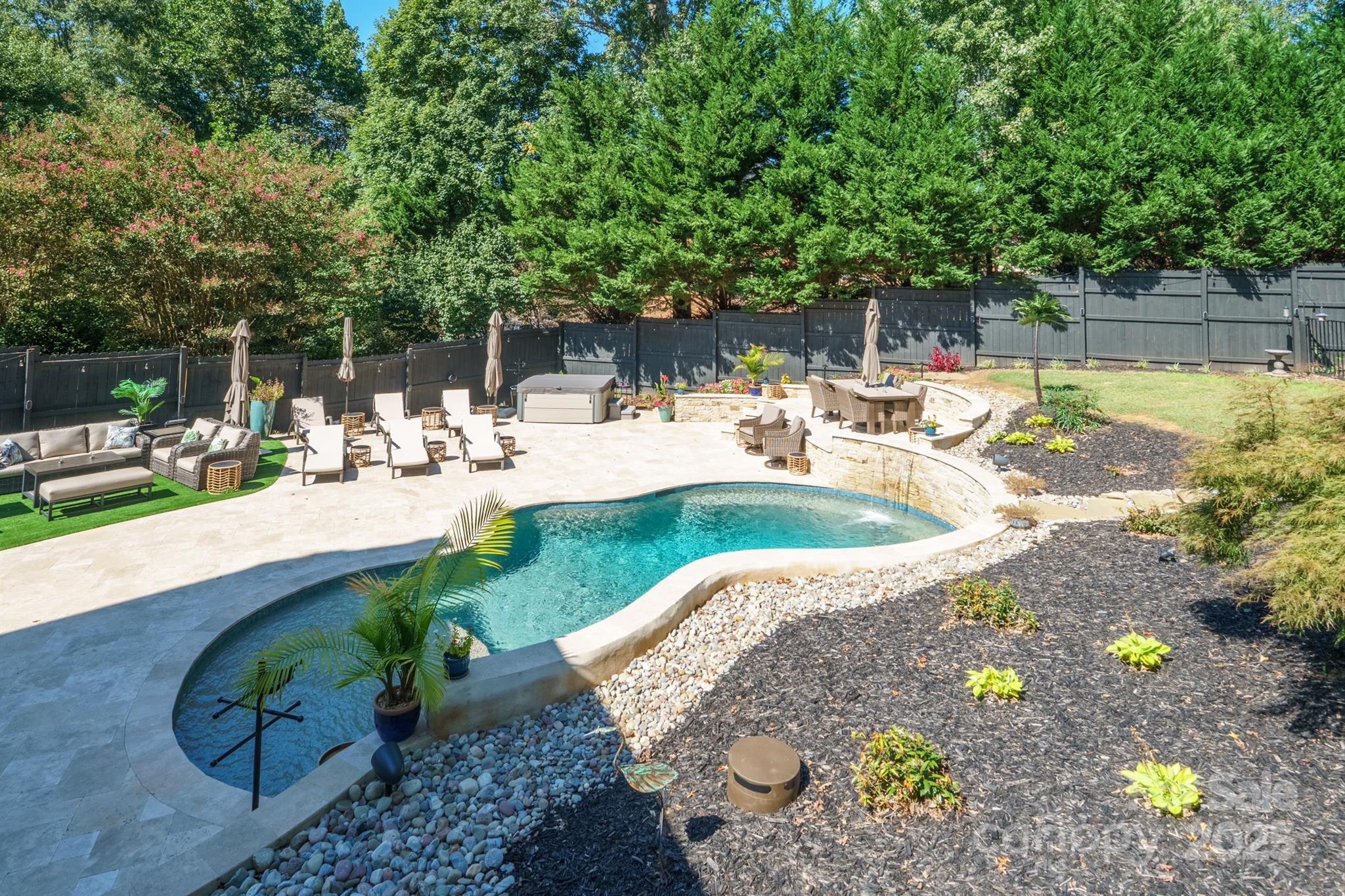 555 19th Avenue Lane NW — Hickory