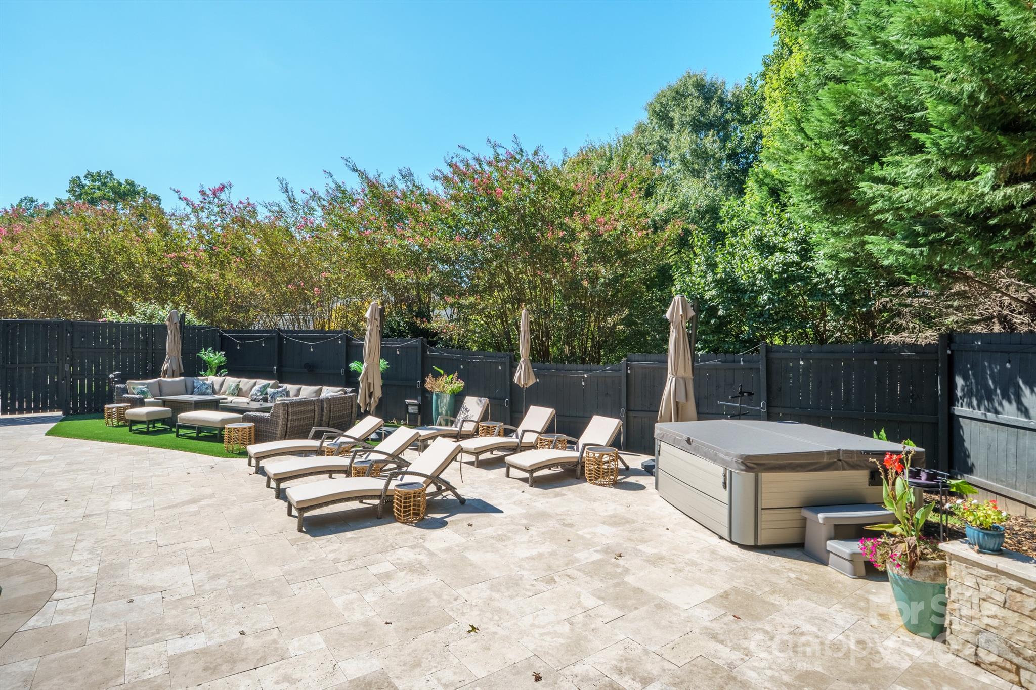 555 19th Avenue Lane NW — Hickory