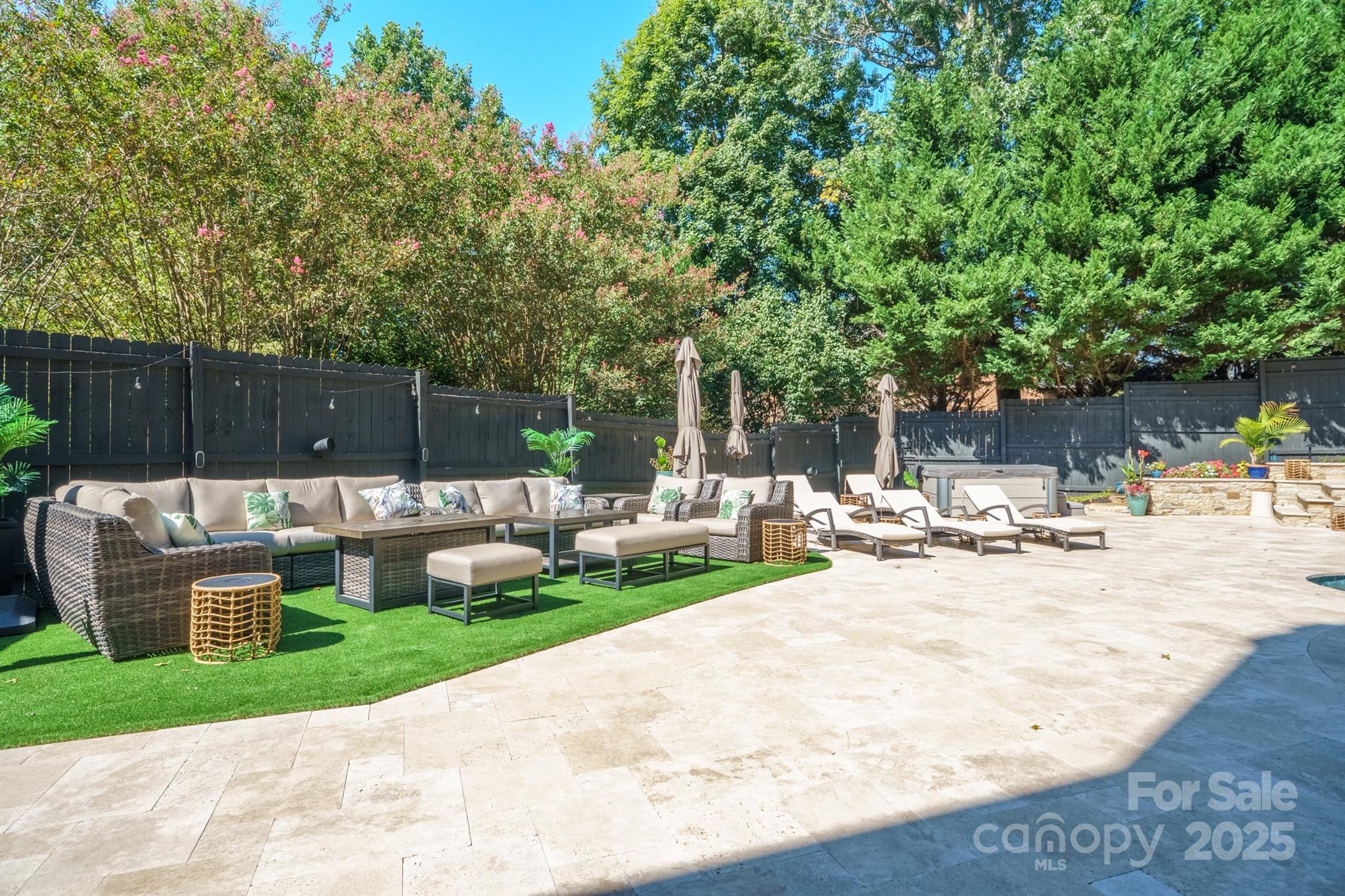 555 19th Avenue Lane NW — Hickory