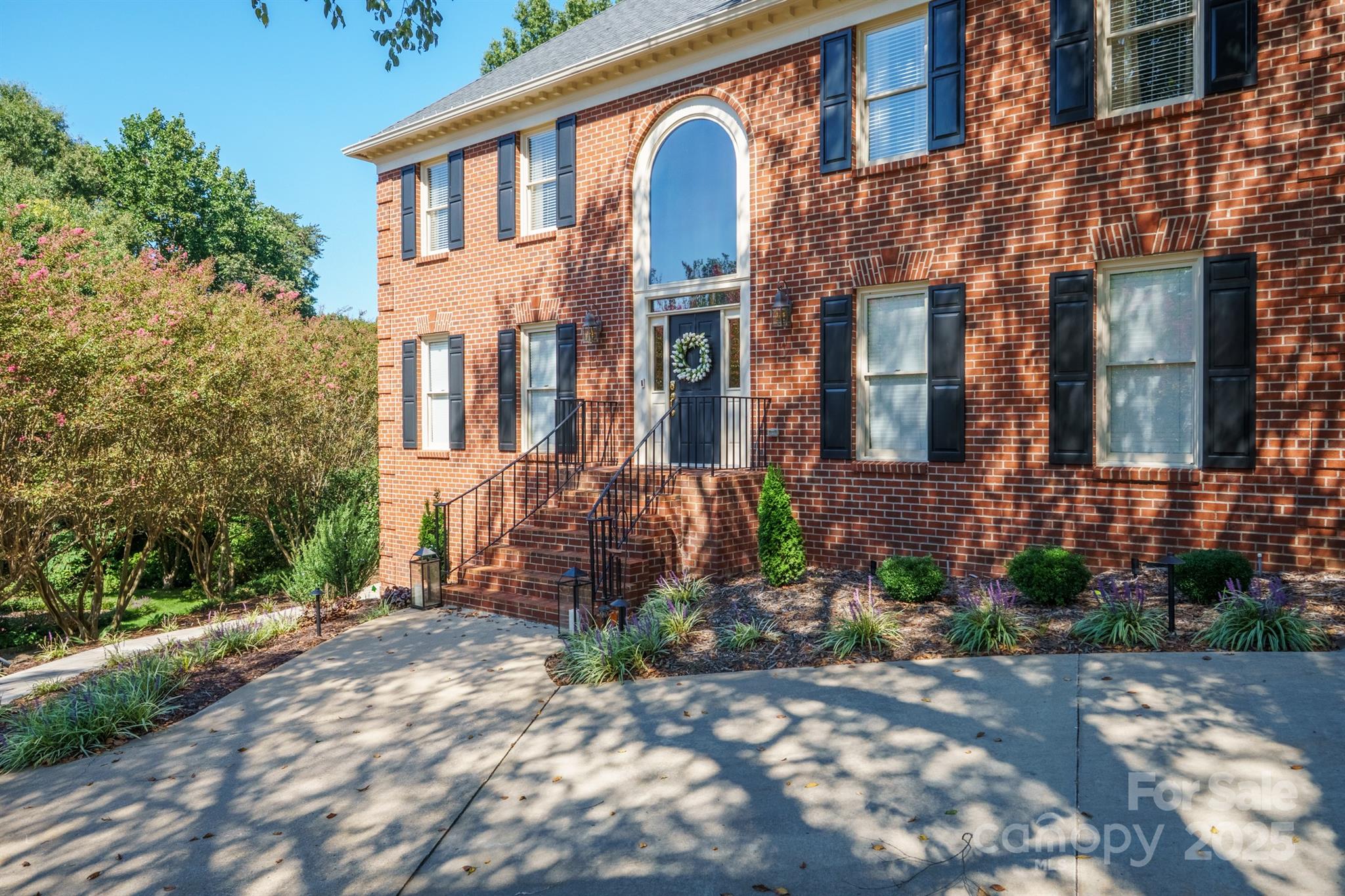 555 19th Avenue Lane NW — Hickory
