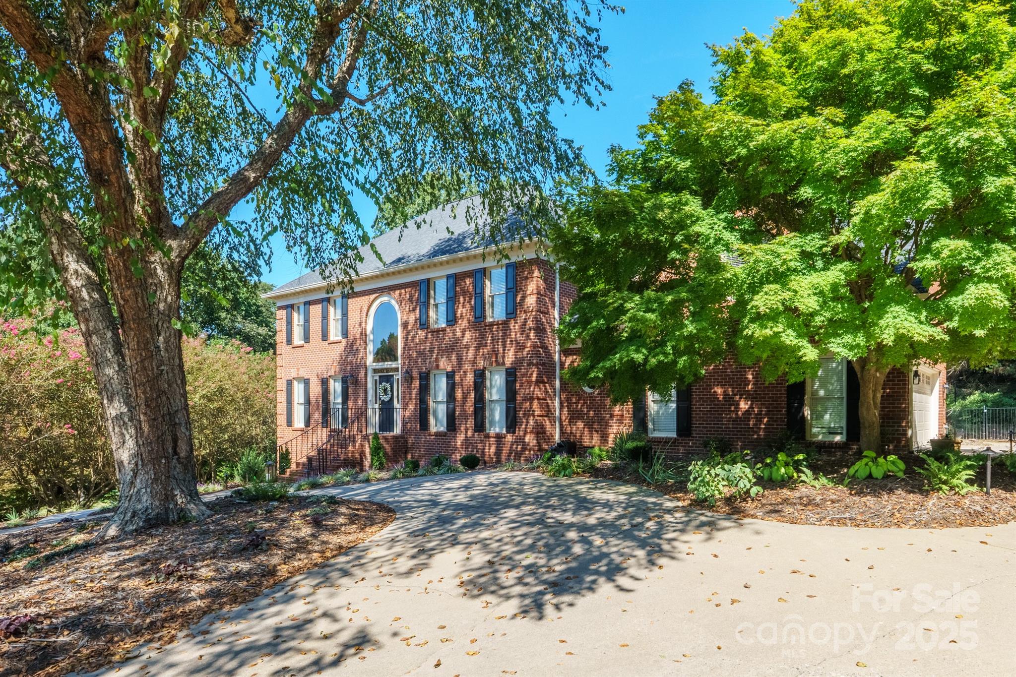 555 19th Avenue Lane NW — Hickory
