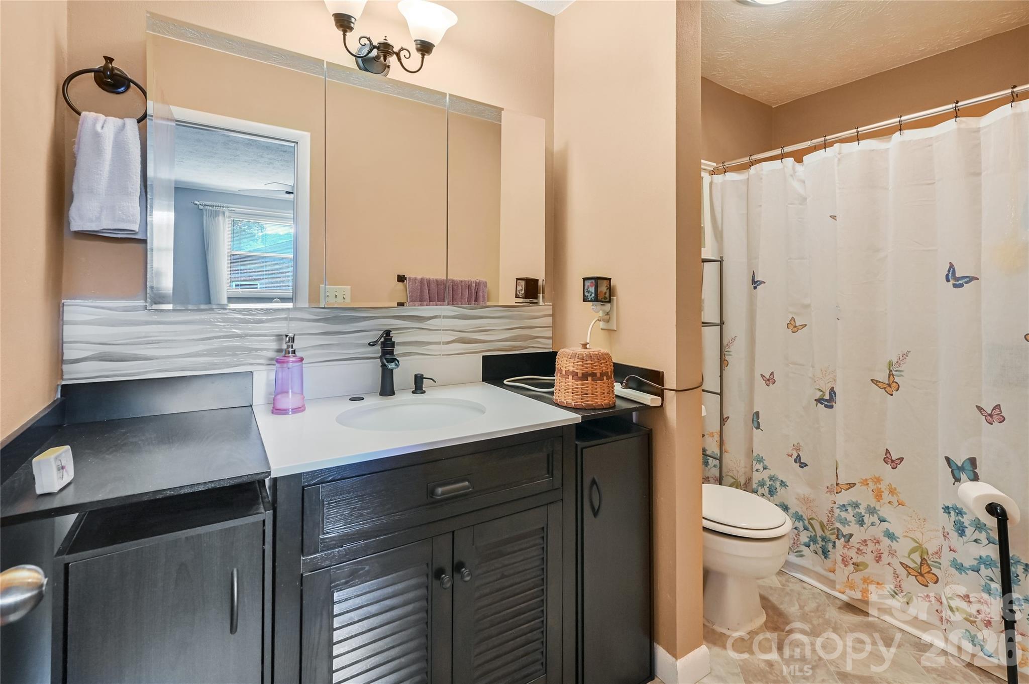 103 Oakwood Place #3 — Hendersonville