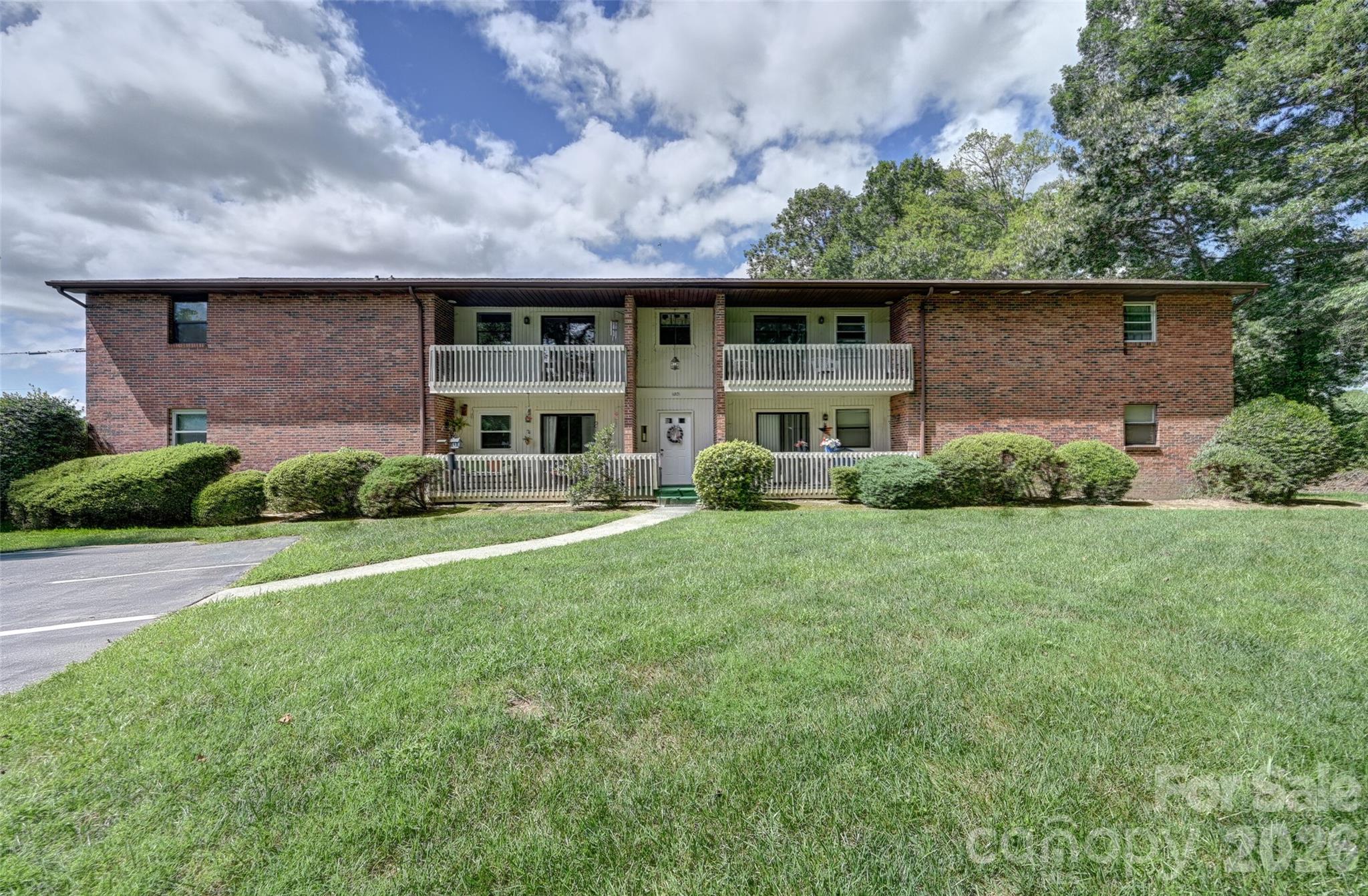 103 Oakwood Place #3 — Hendersonville
