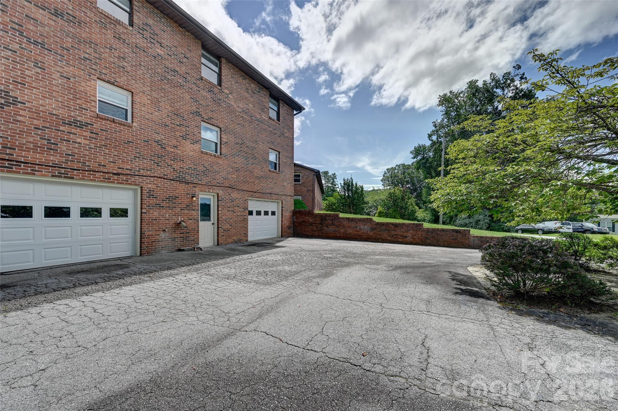 103 Oakwood Place #3 — Hendersonville
